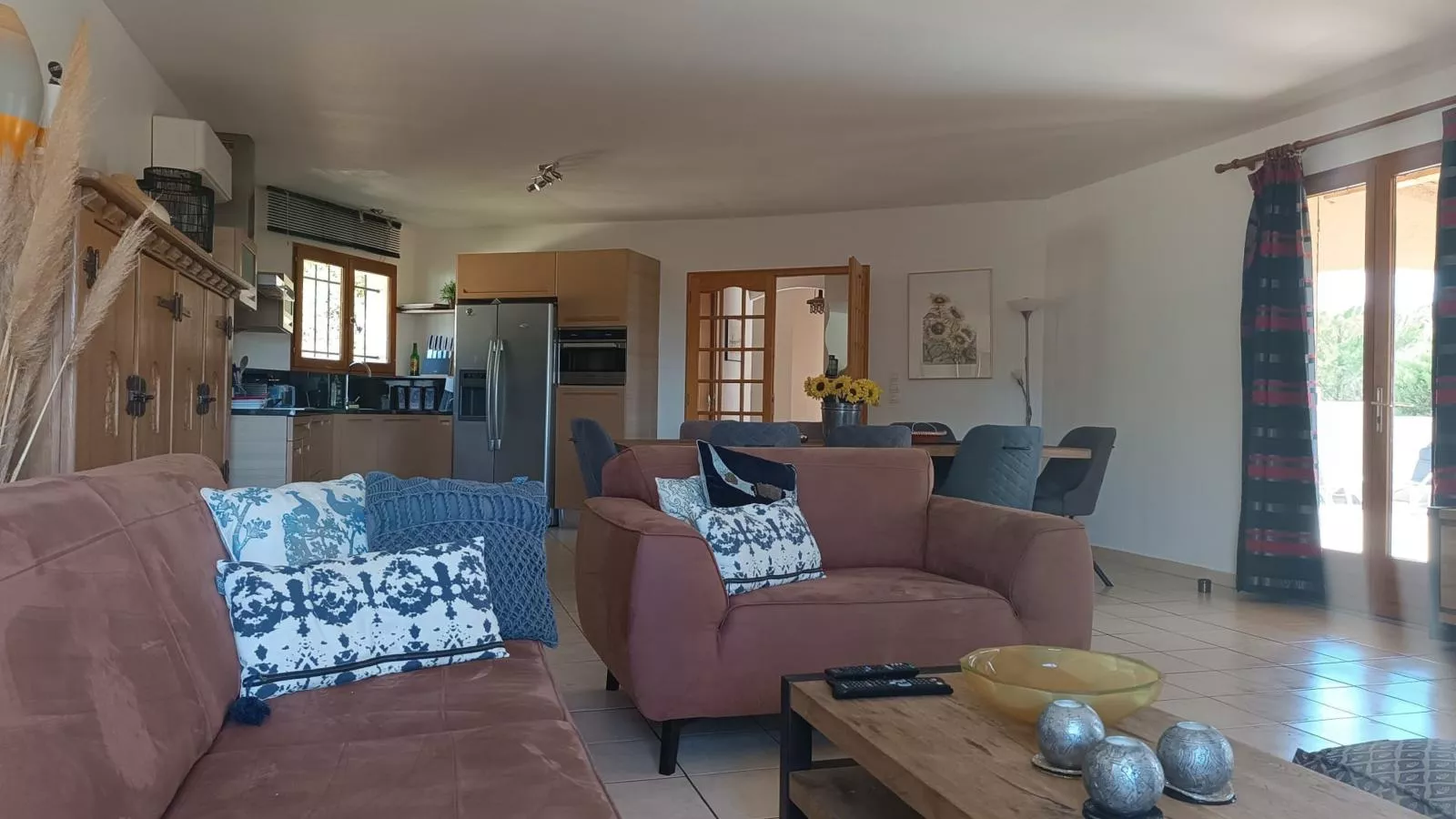 Ella Ella-Living room