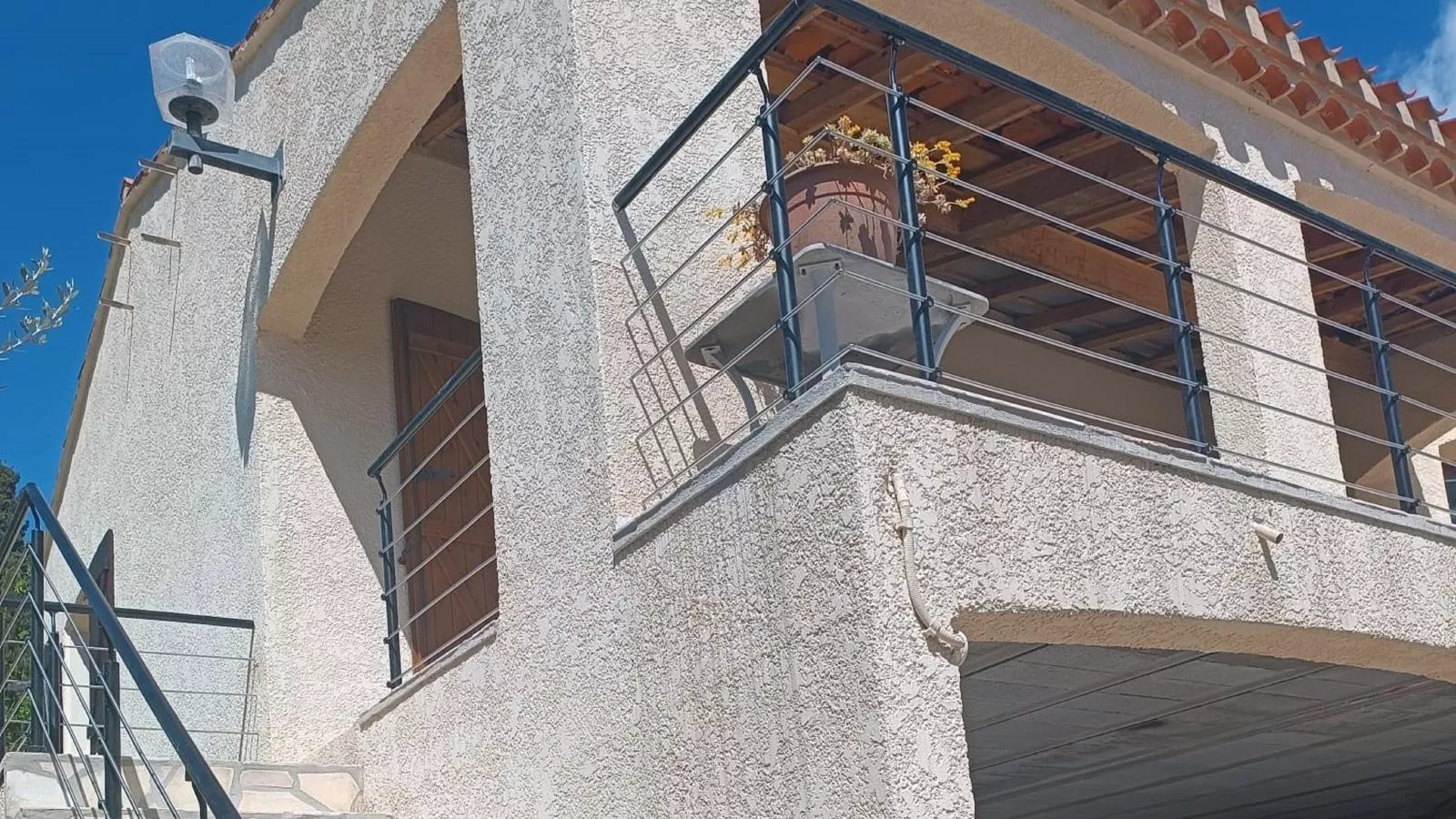 Ella Ella-Terrace balcony