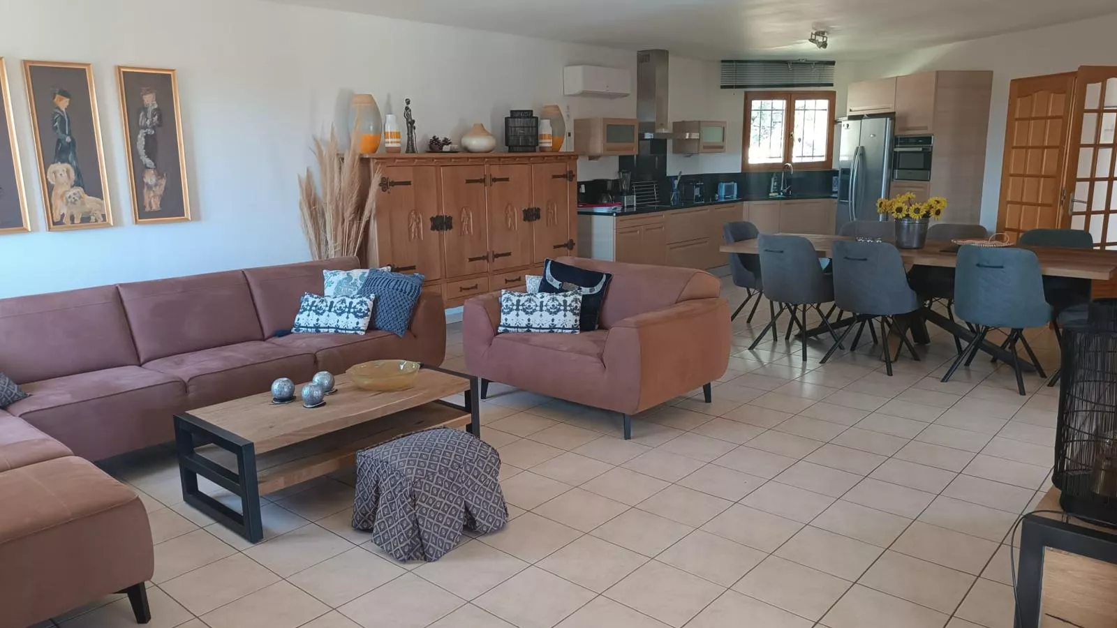 Ella Ella-Living room