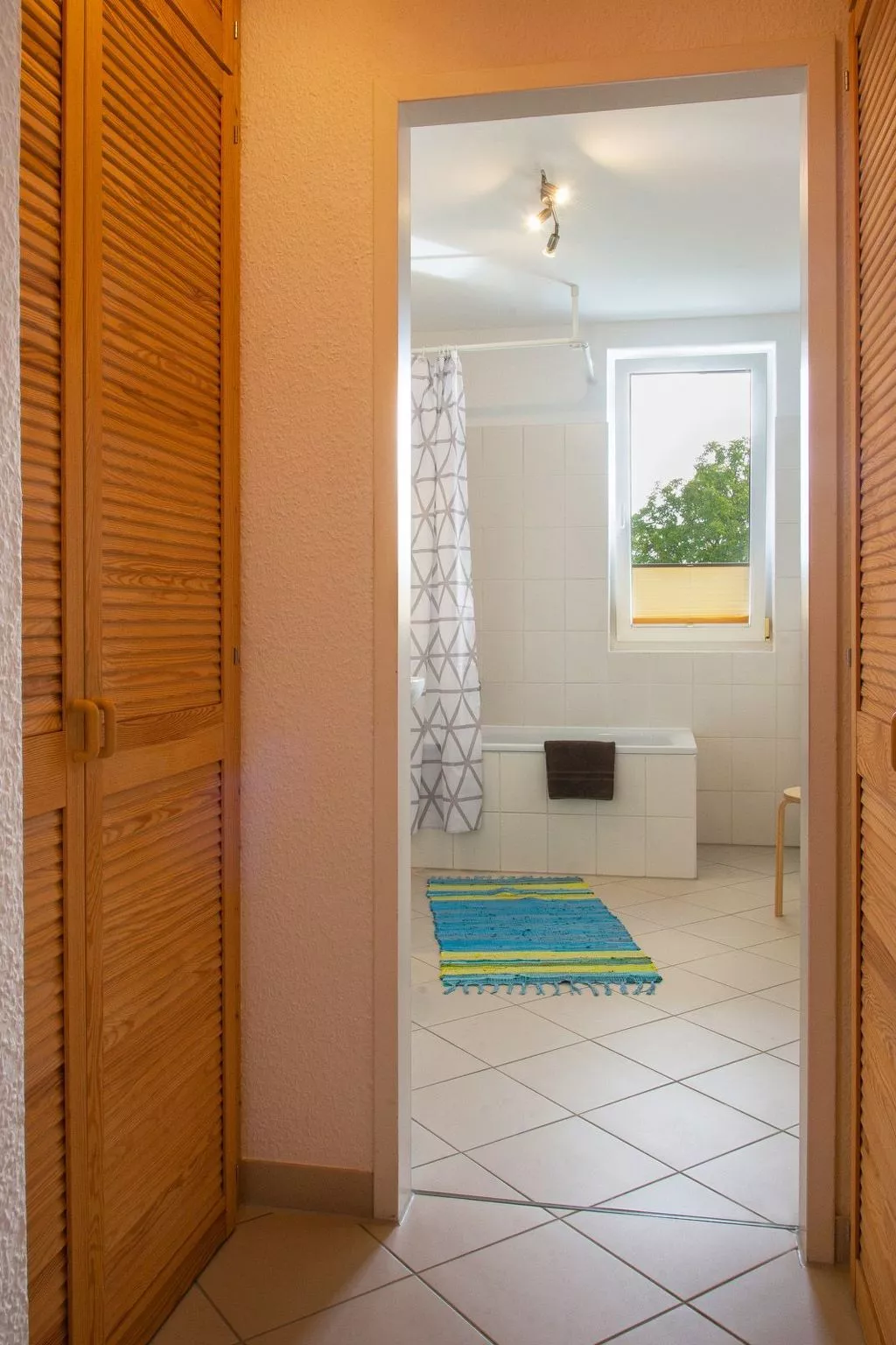 In Stadtrandlage mit guter Anbindung, sowie groß - Inside