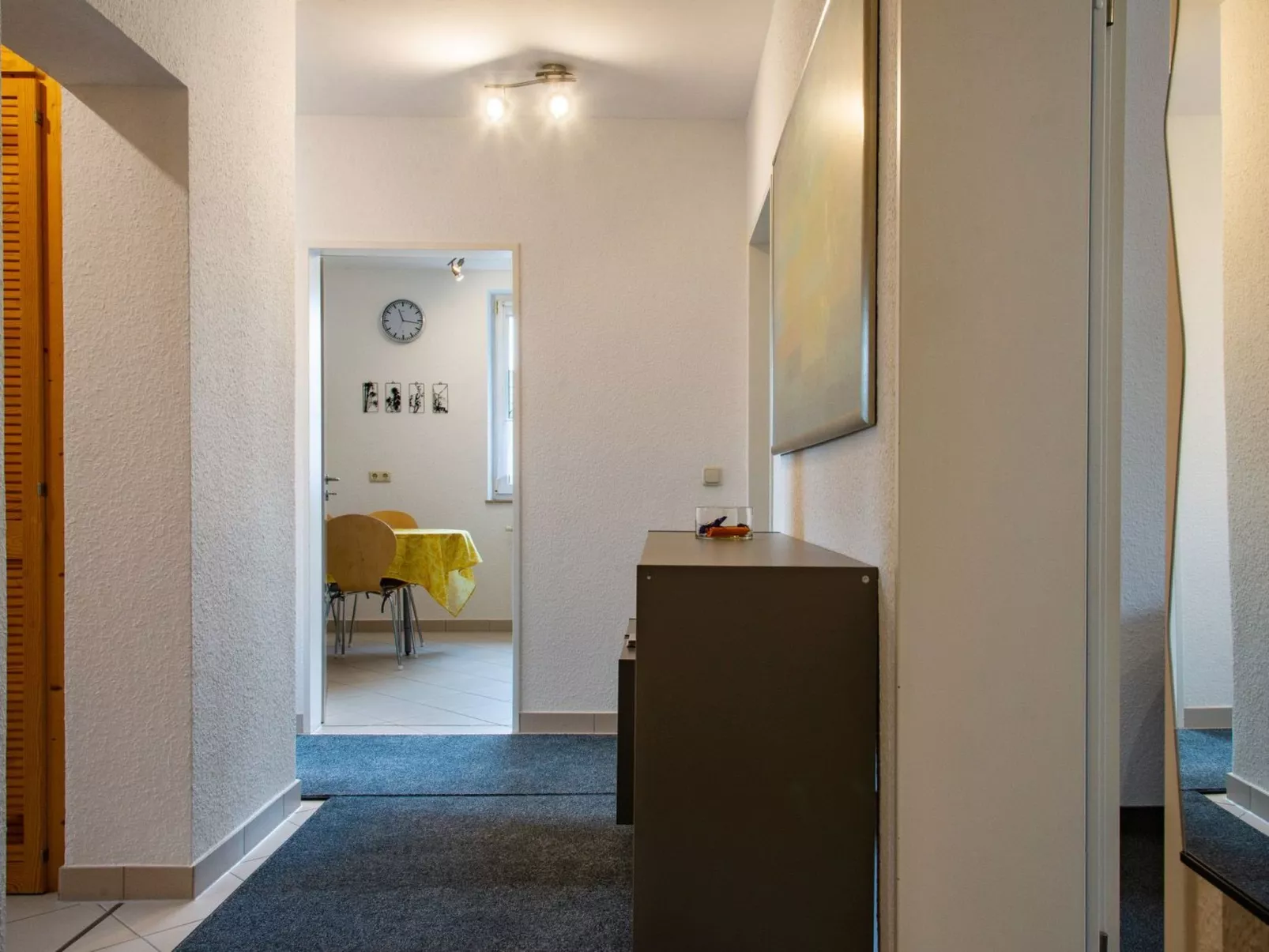 In Stadtrandlage mit guter Anbindung, sowie groß - Inside