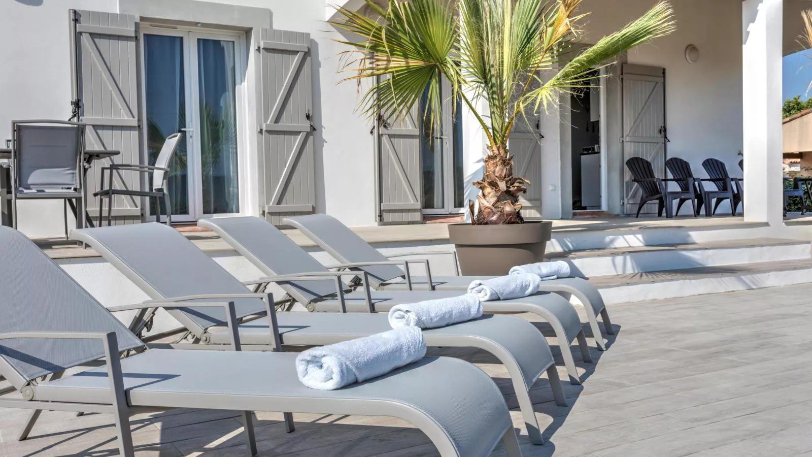 Luna-Terrace balcony