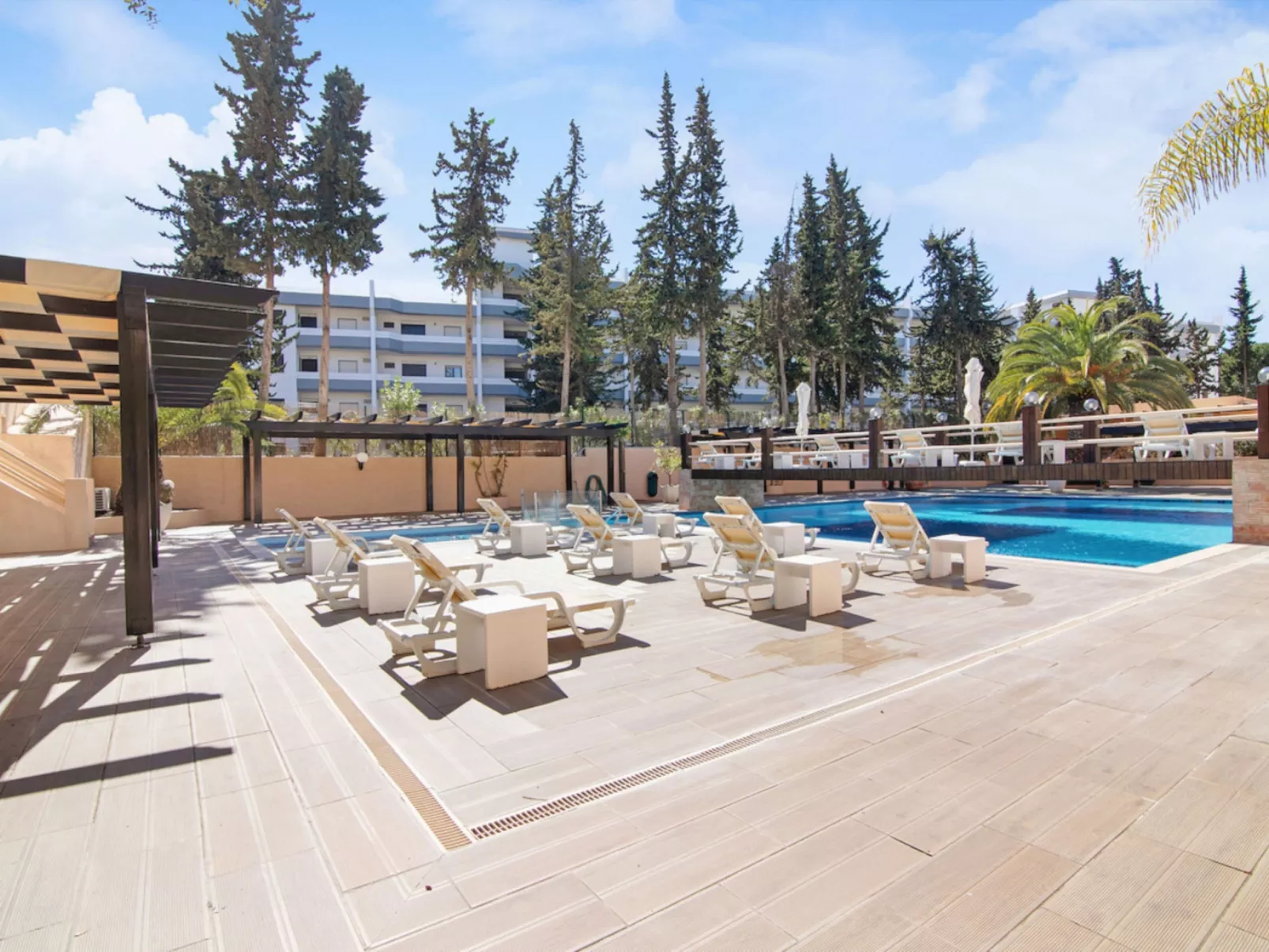 Studio 54 - Sunny Way - Outside