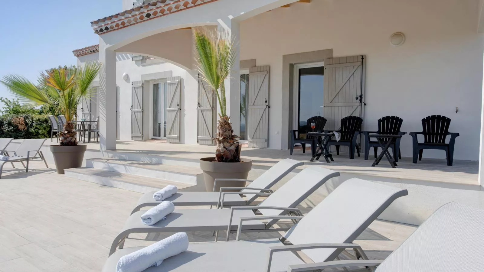 Luna-Terrace balcony