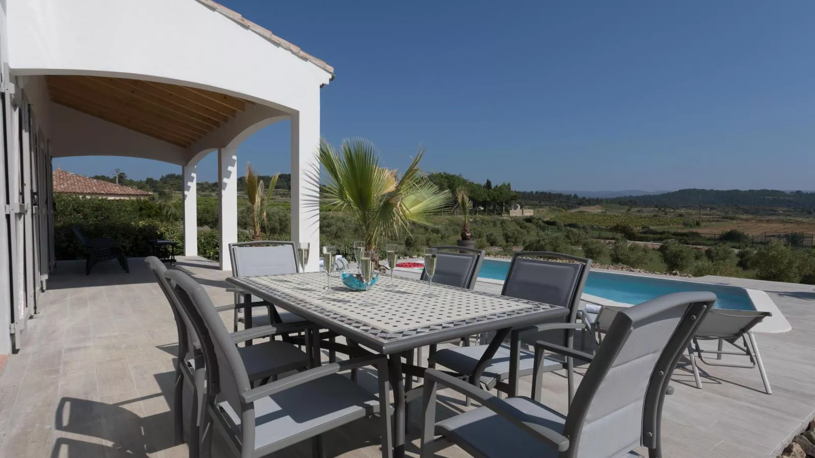 Luna-Terrace balcony