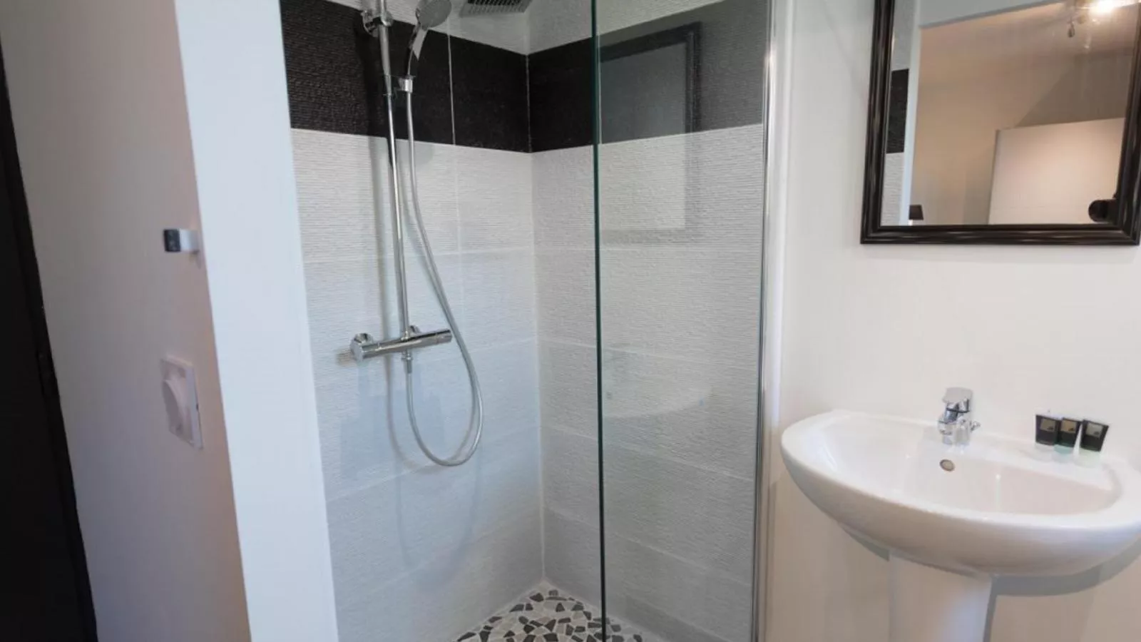 Luna-Bathroom