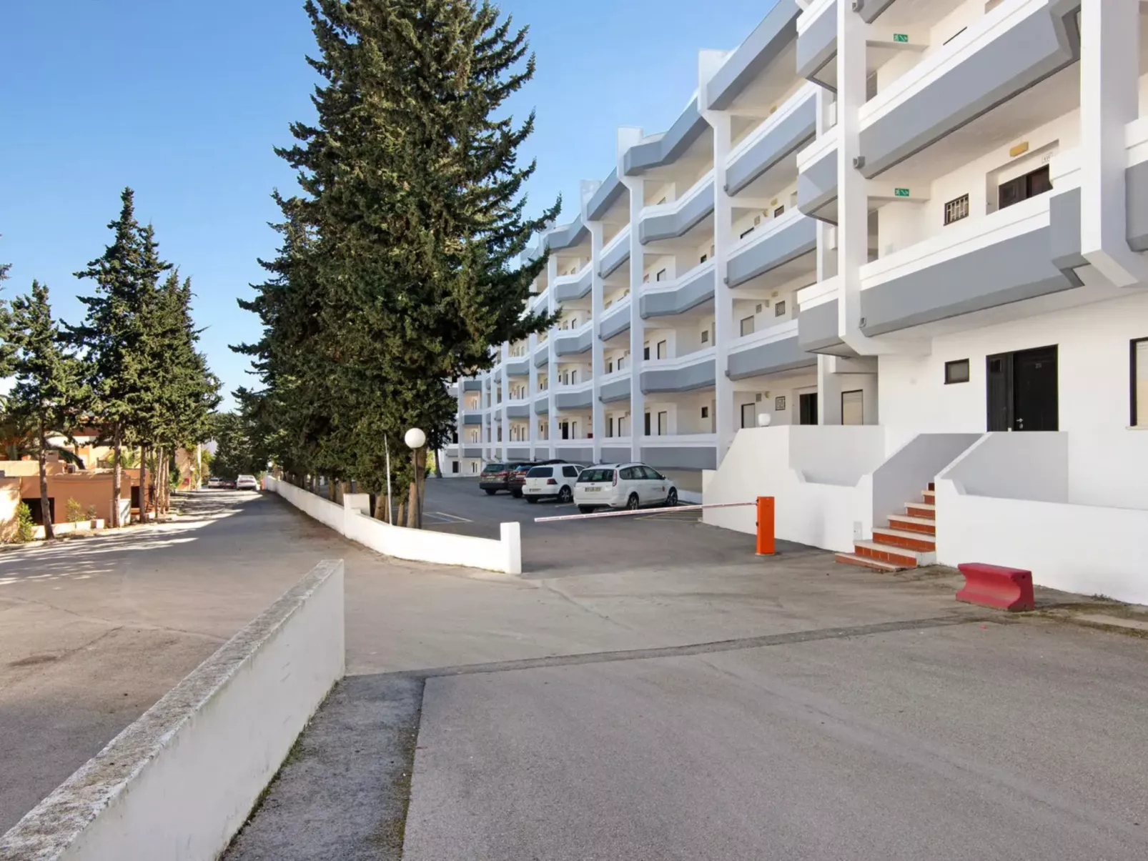 Studio 54 - Sunny Way - Outside