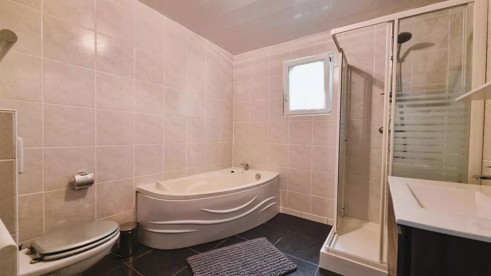 Le Filon dOr-Bathroom