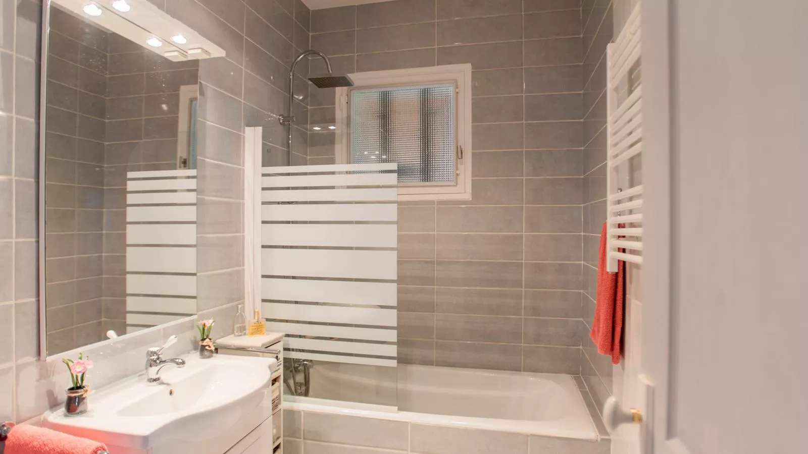 Bellegarde-Bathroom
