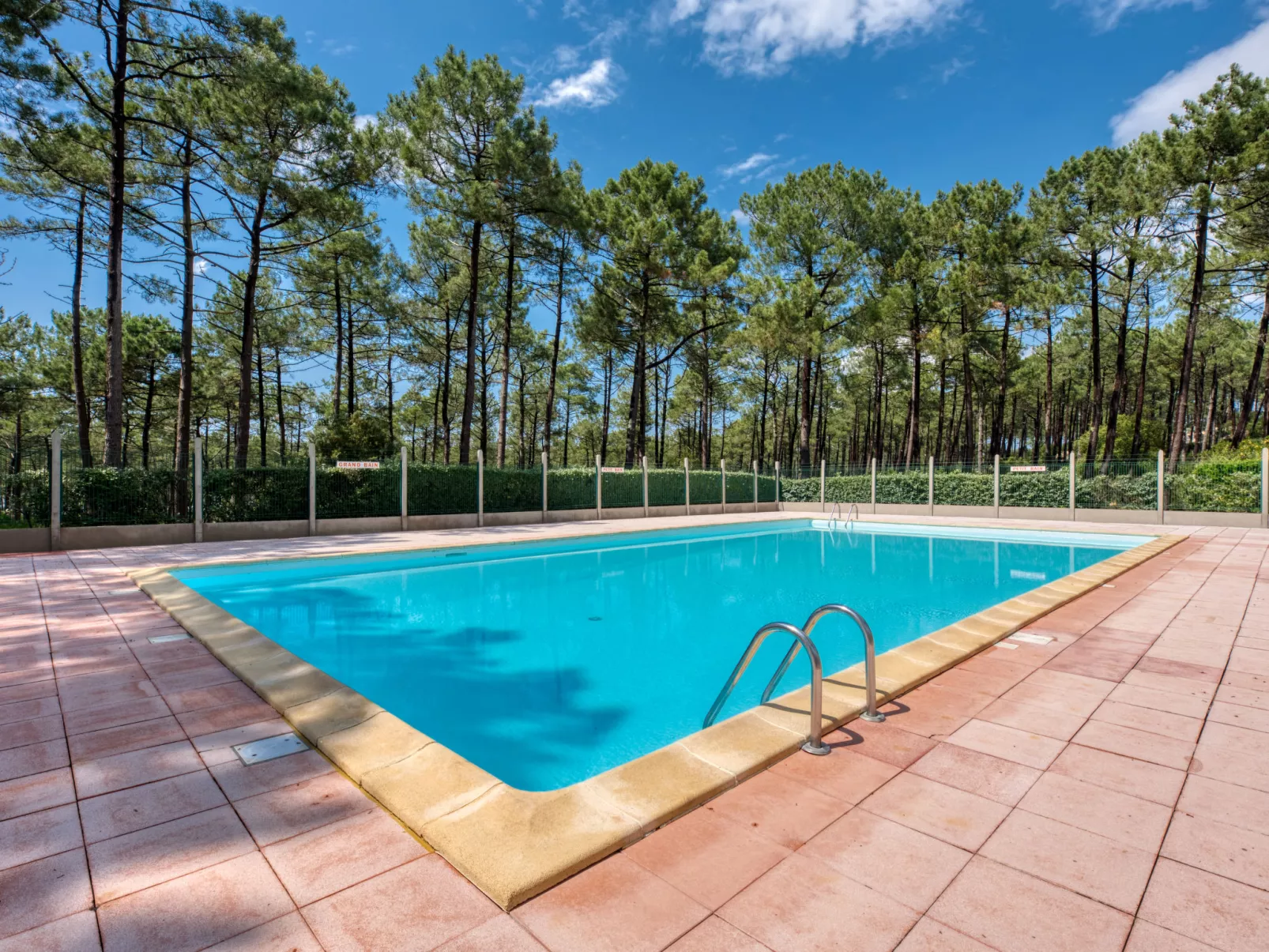 Les Palombes - Draußen