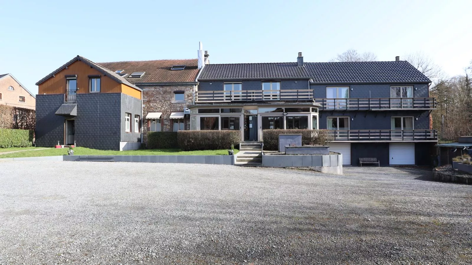 Le Petit Vallon - Exterior in summer