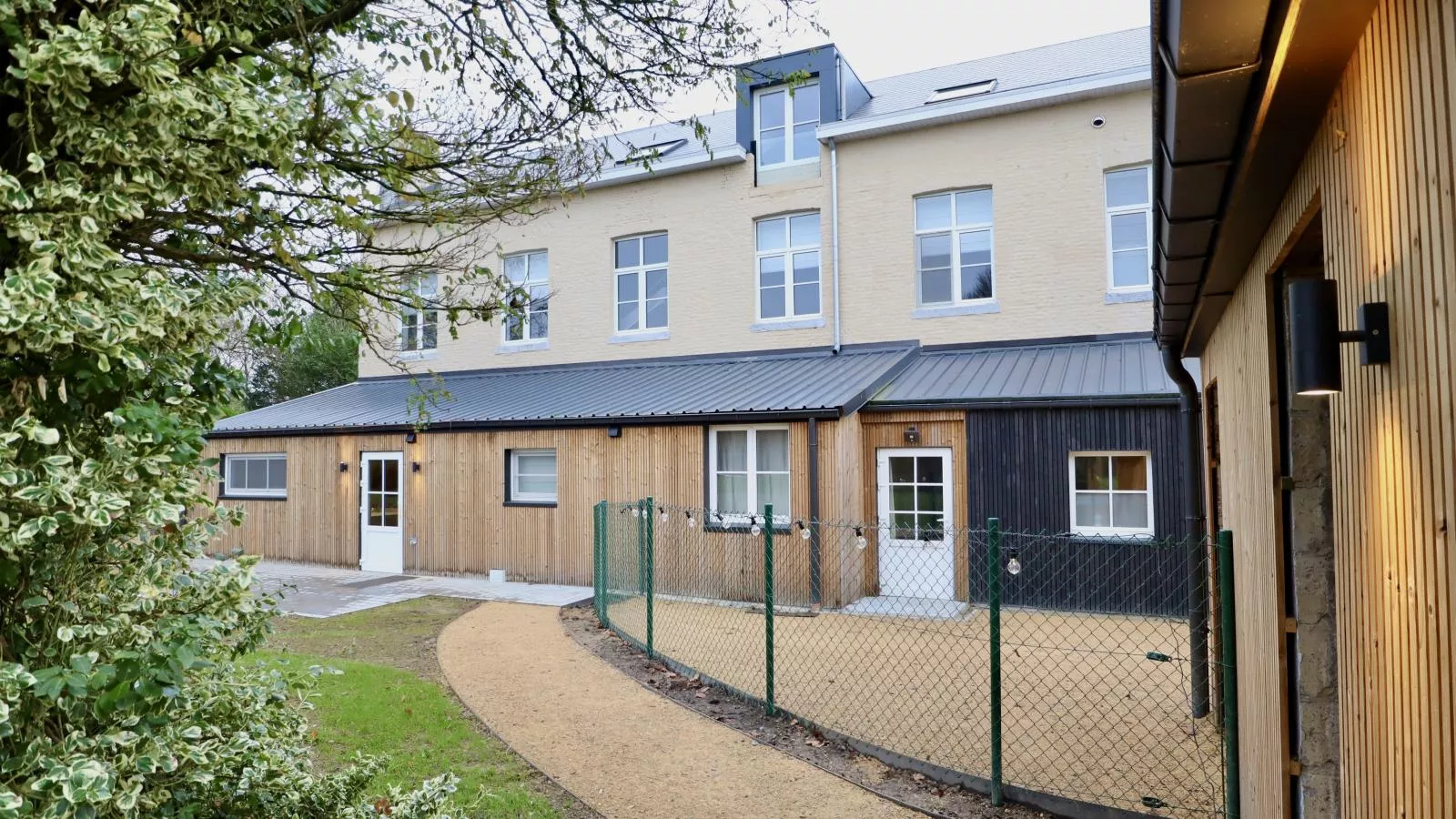 La Nouvelle Marquisette - Exterior in summer