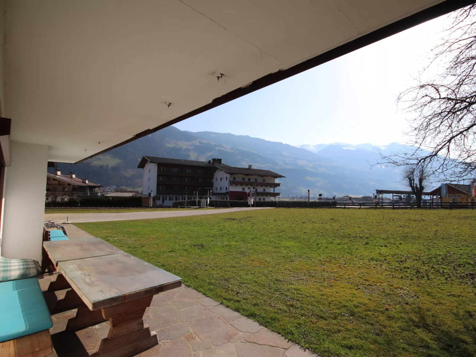 Schlitters - Outside