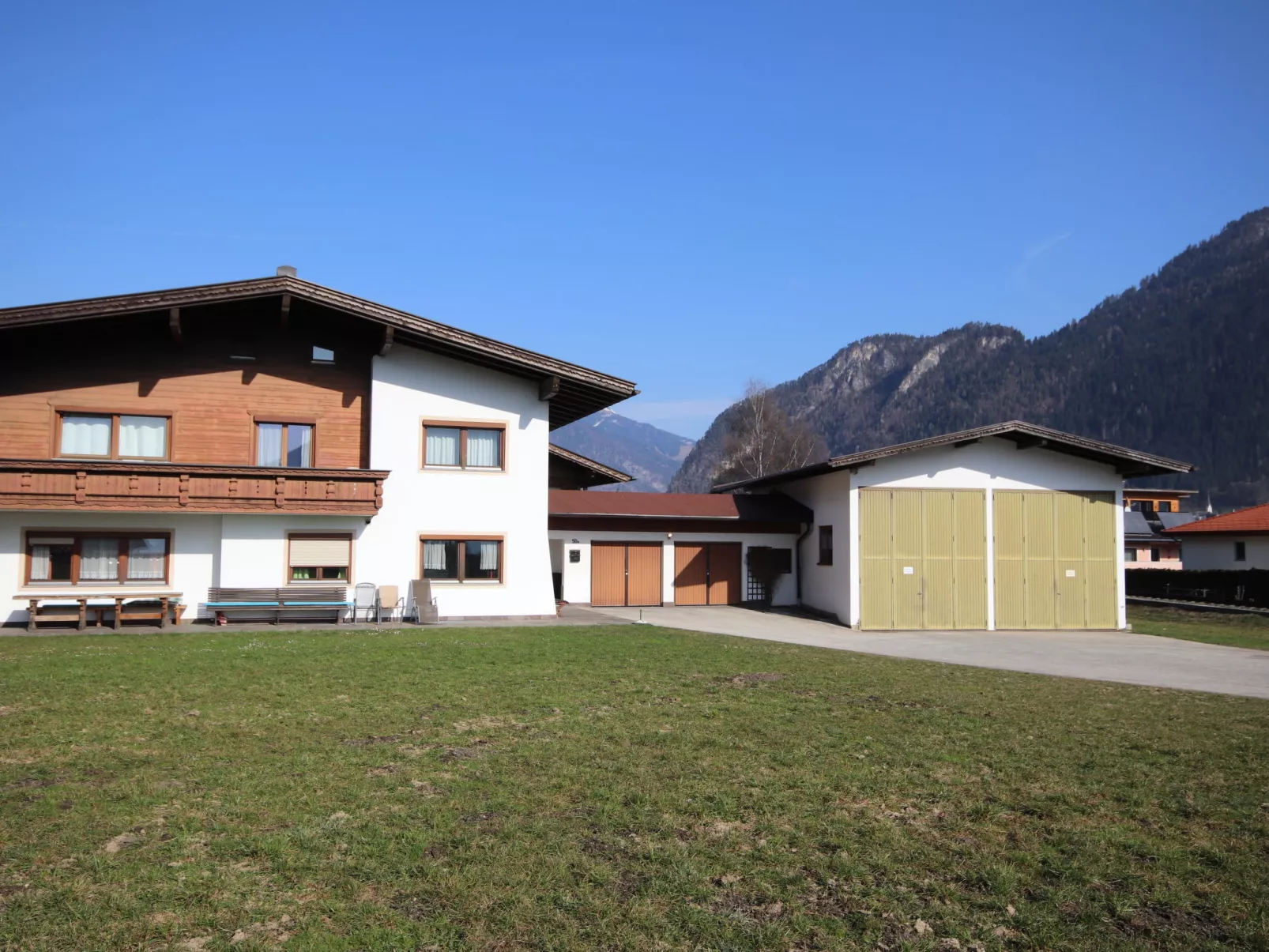 Schlitters - Outside