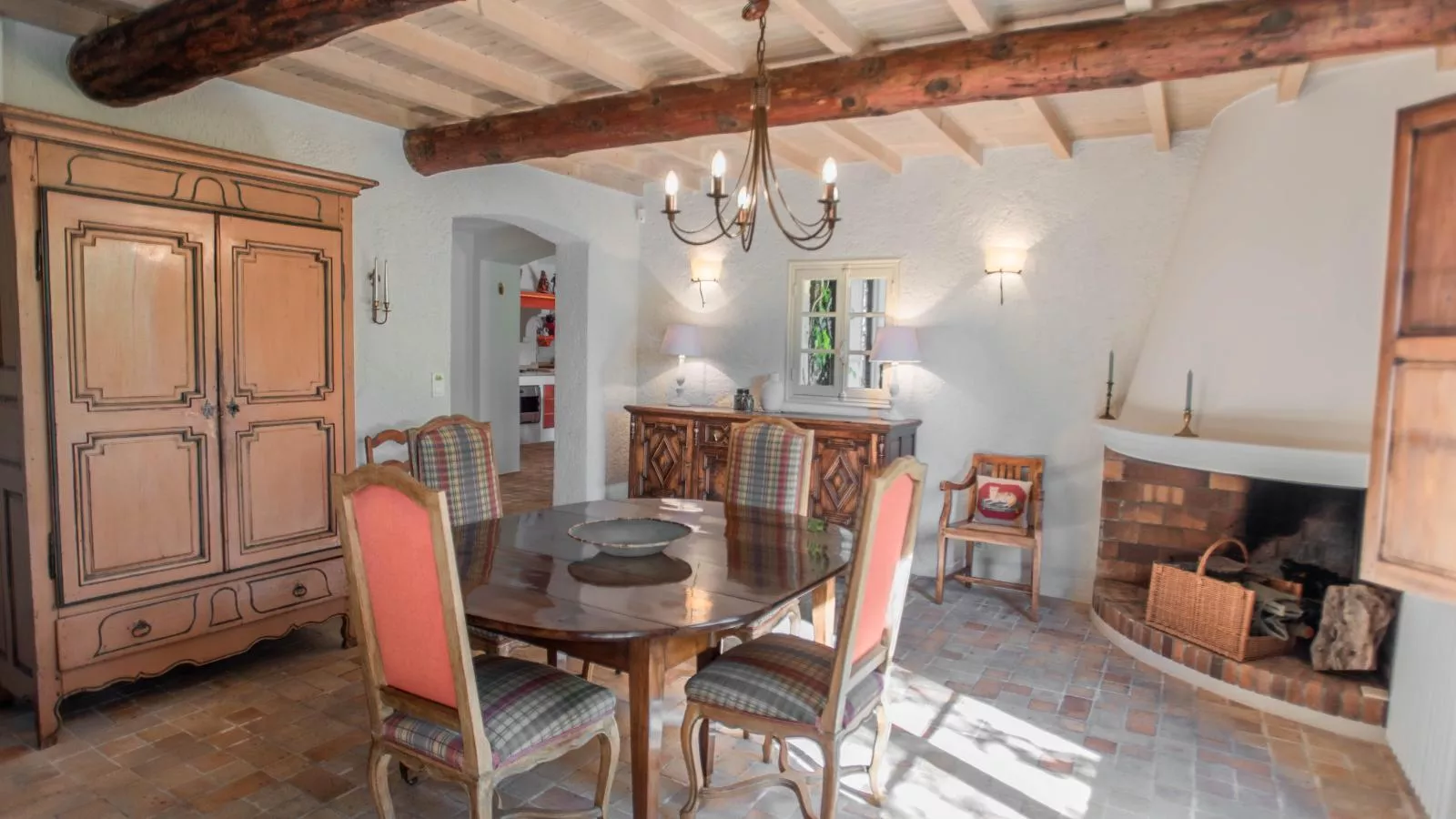 Le Mas dormant-Dining room
