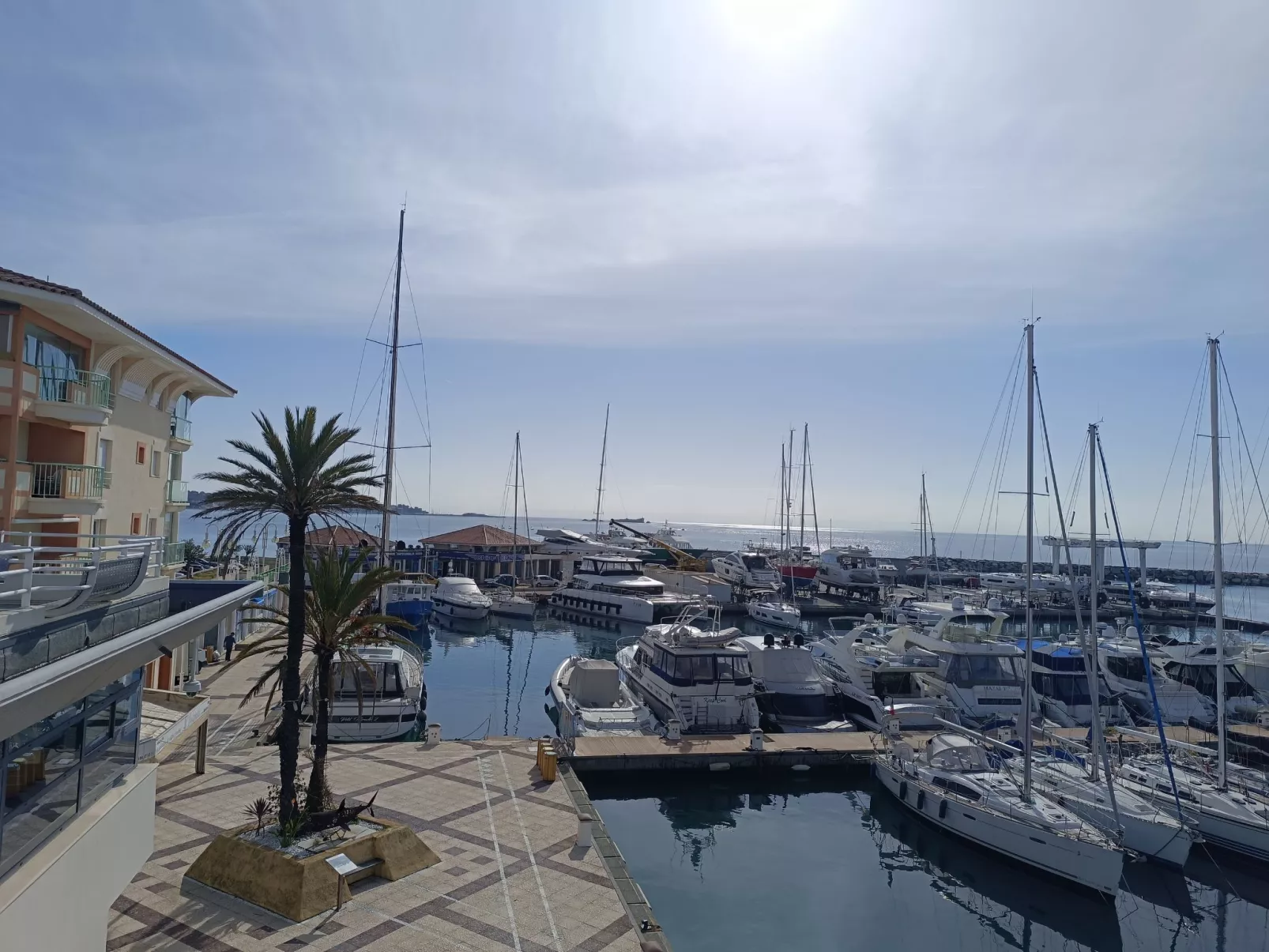 Le Méditerranée - Area