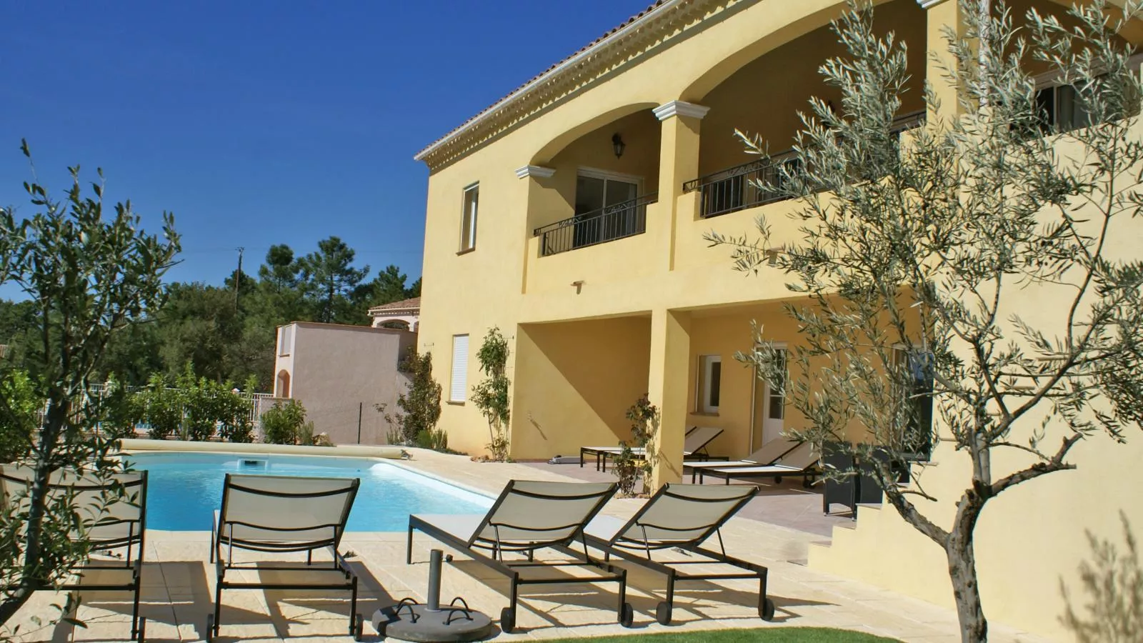 La grande Parure-Exterior summer