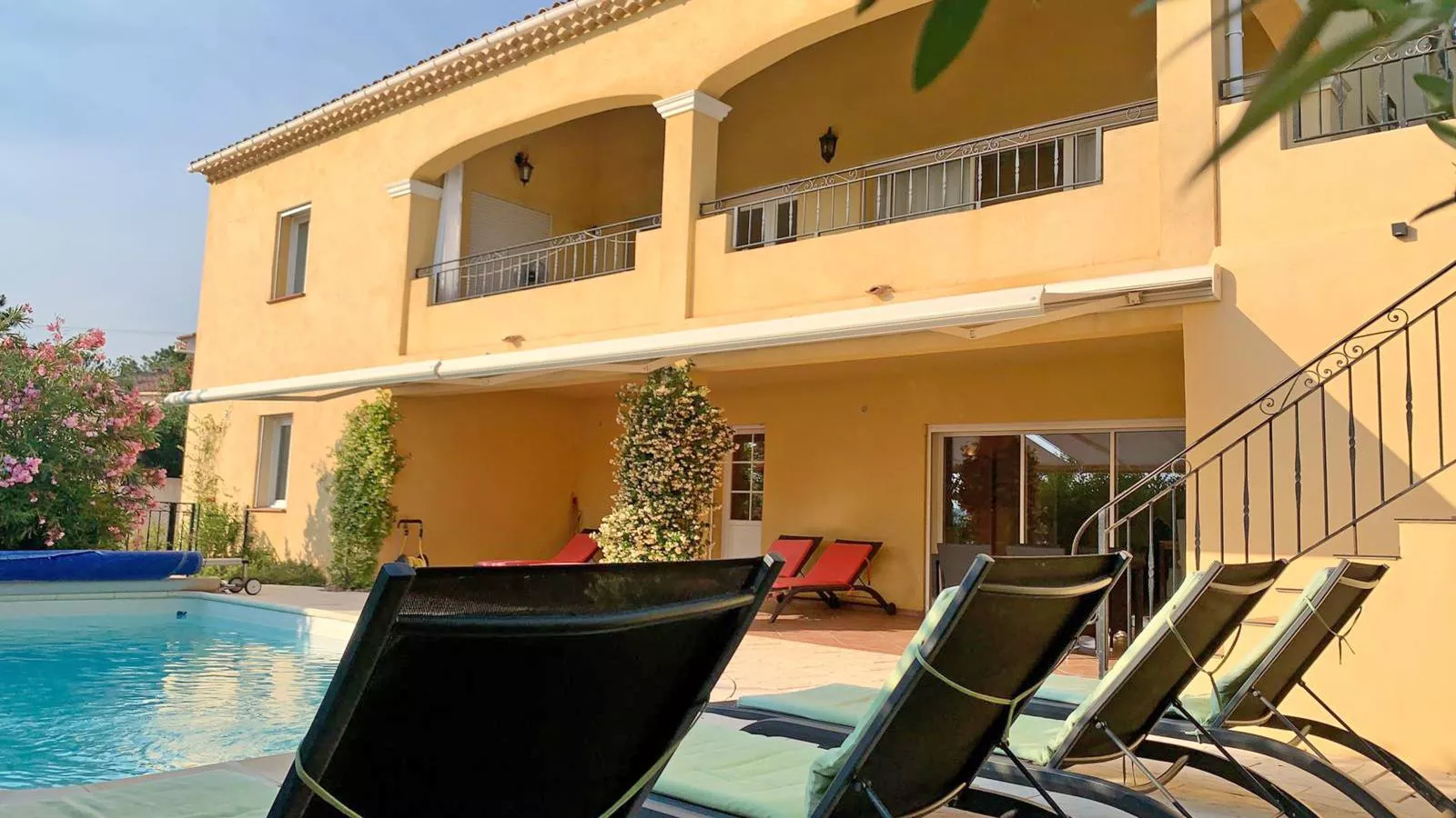 La grande Parure-Exterior summer