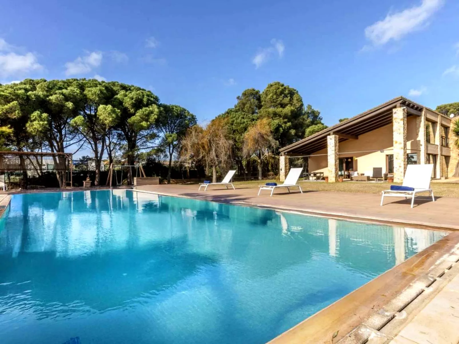 Mas Oliveres - Outside