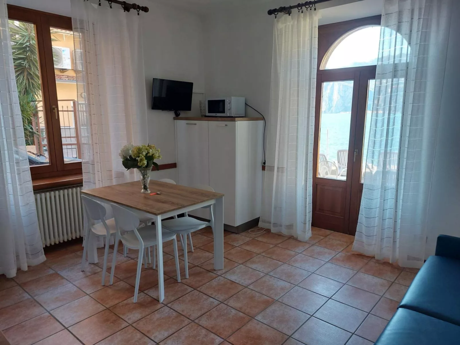 Zwei-Zimmer-Wohnung mit Seeblick