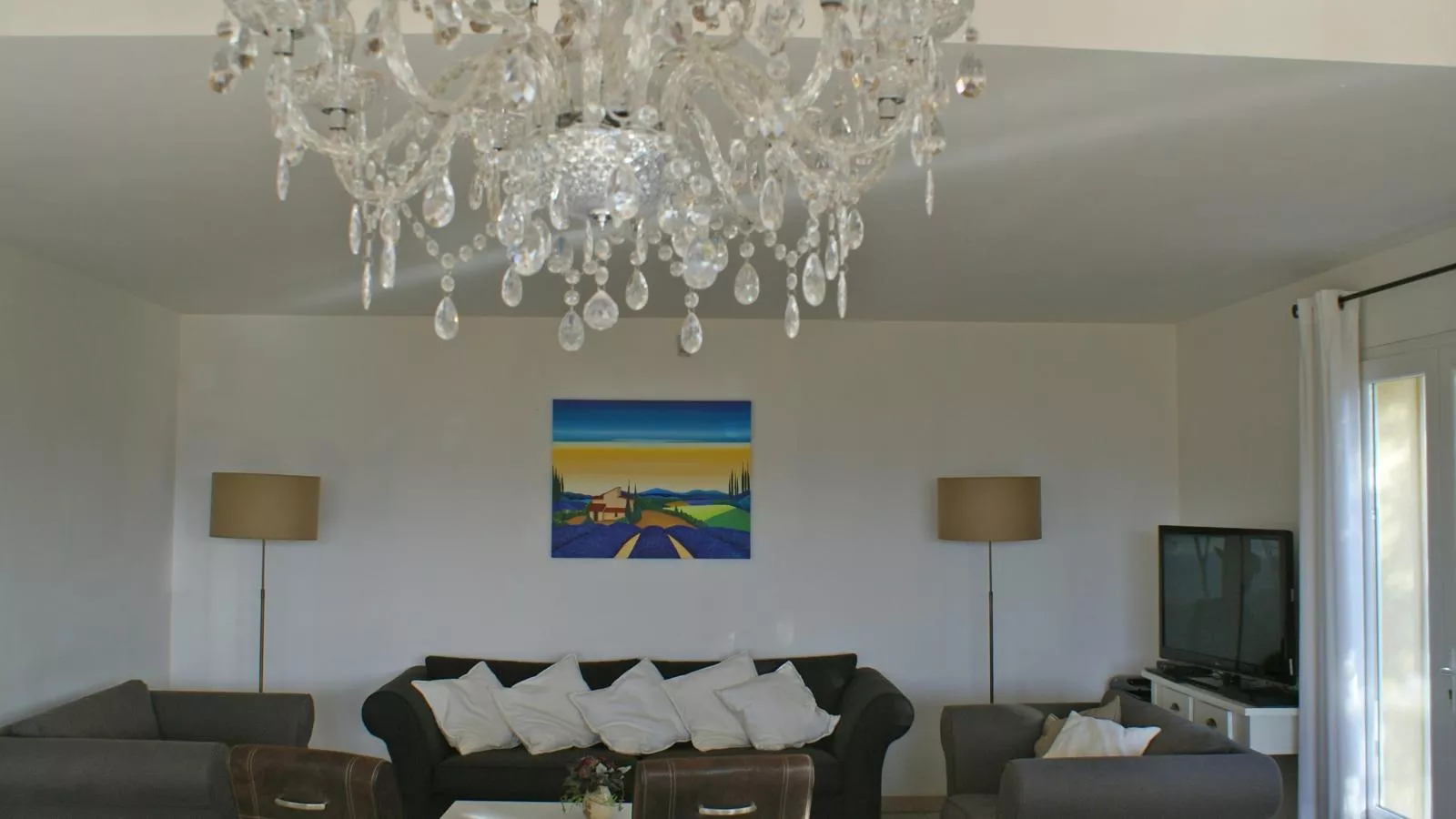 La Parure-Living room