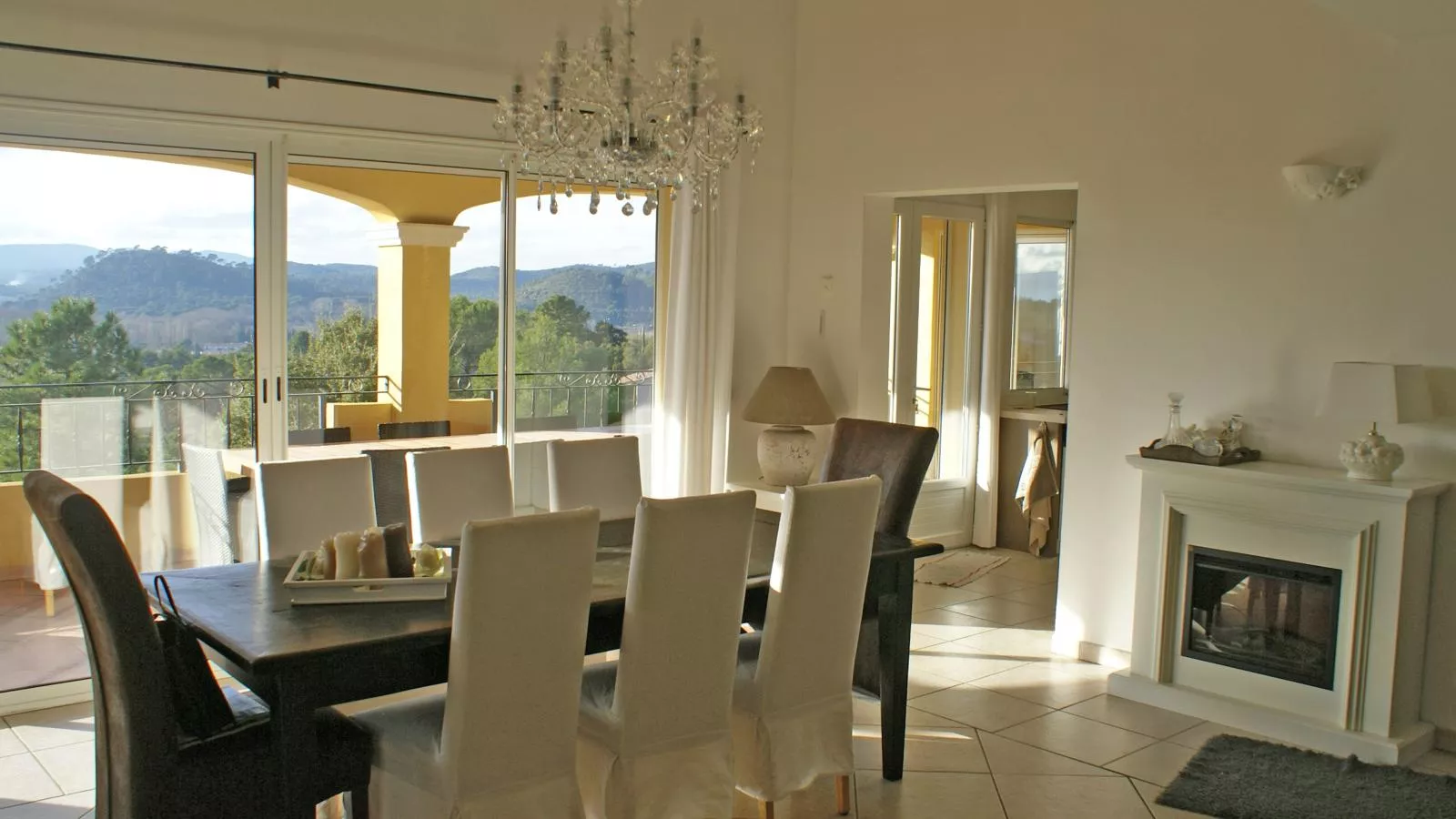 La Parure-Living room