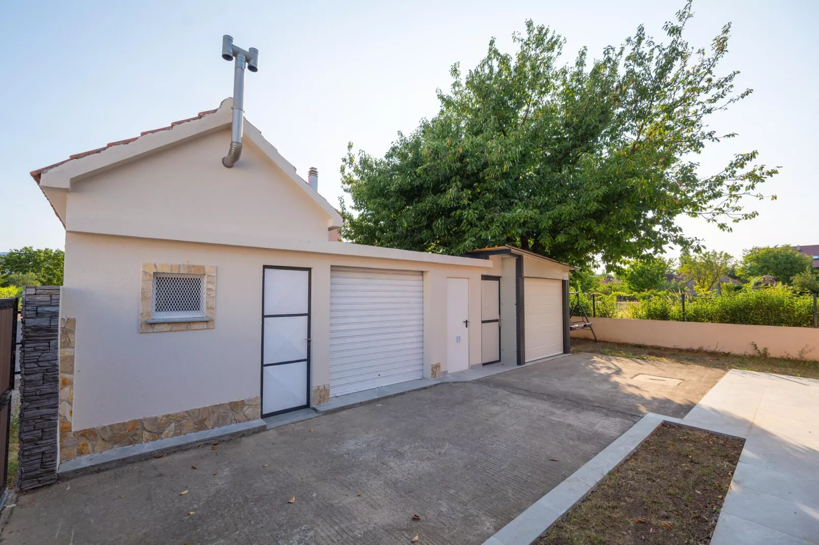 Villa Josefina - Exterior in summer