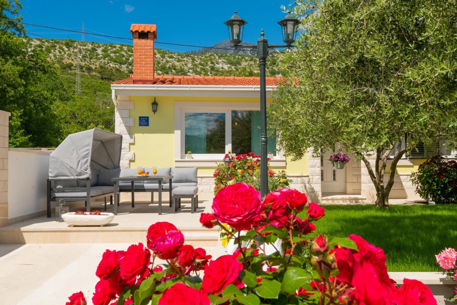 Holiday Home Maslina - Exterior in summer