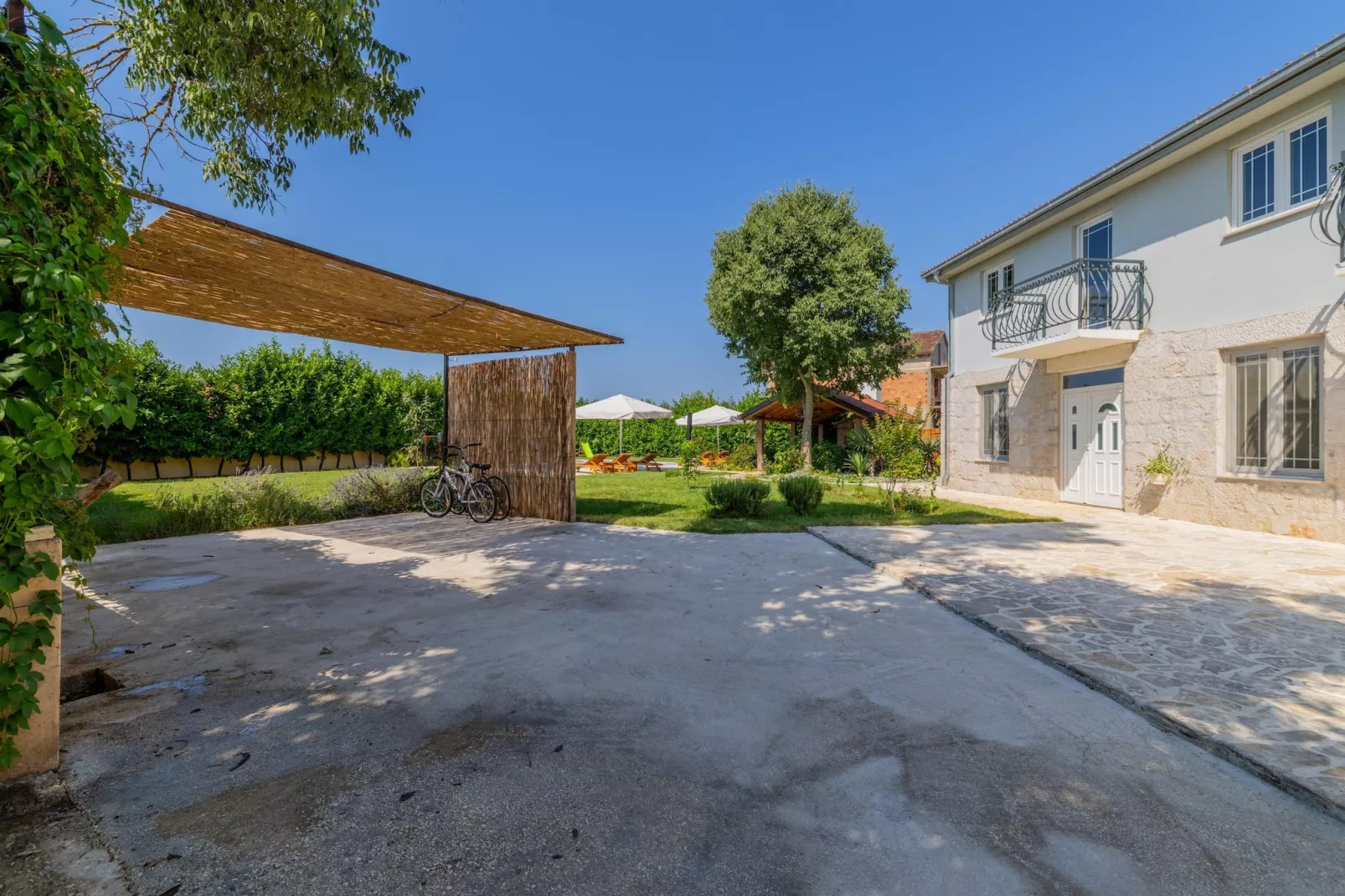 Villa Lavandis - Außenbereich Sommer