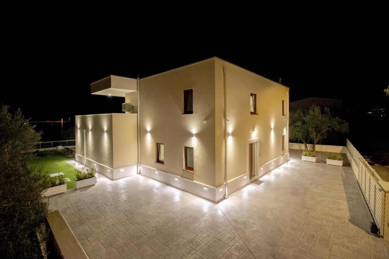 Villa Mood - Exterior in summer