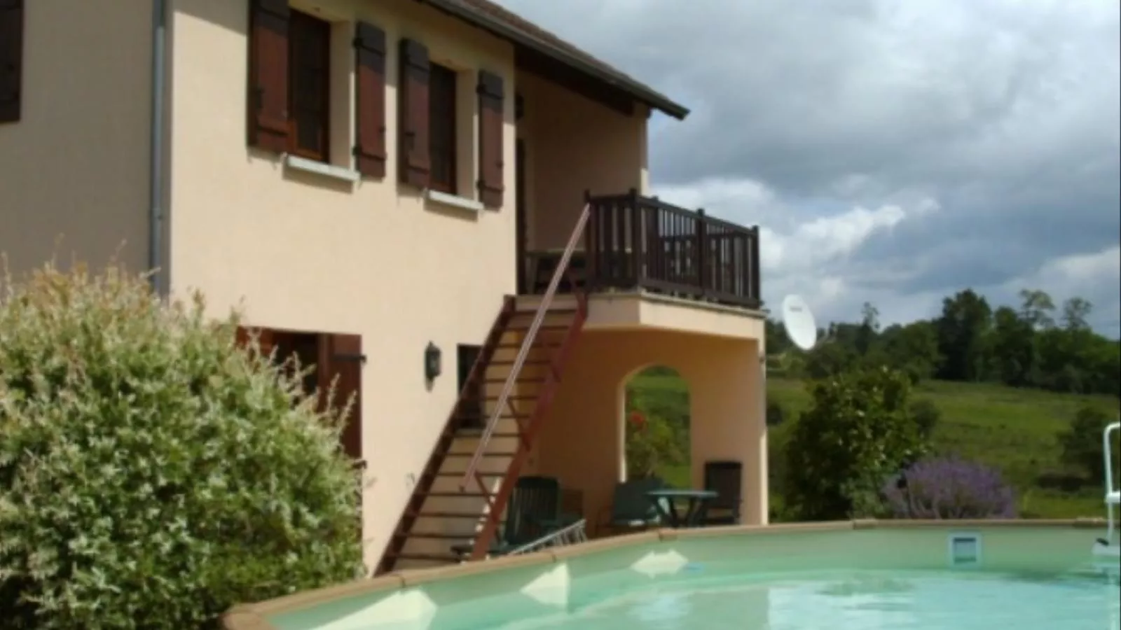 Maison Les Belles-Exterior summer