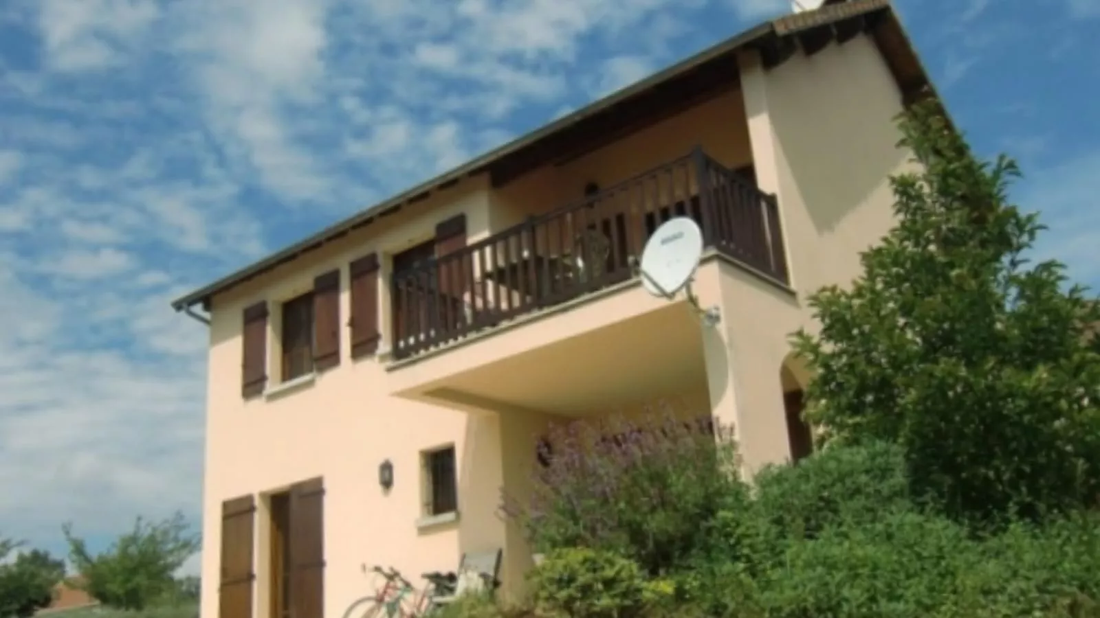 Maison Les Belles-Exterior summer