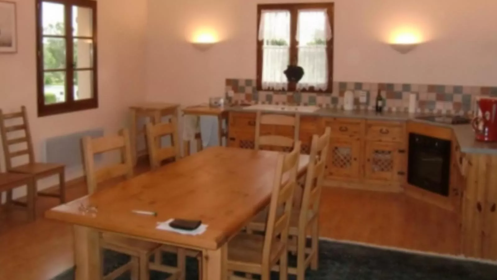 Maison Les Belles-Dining room
