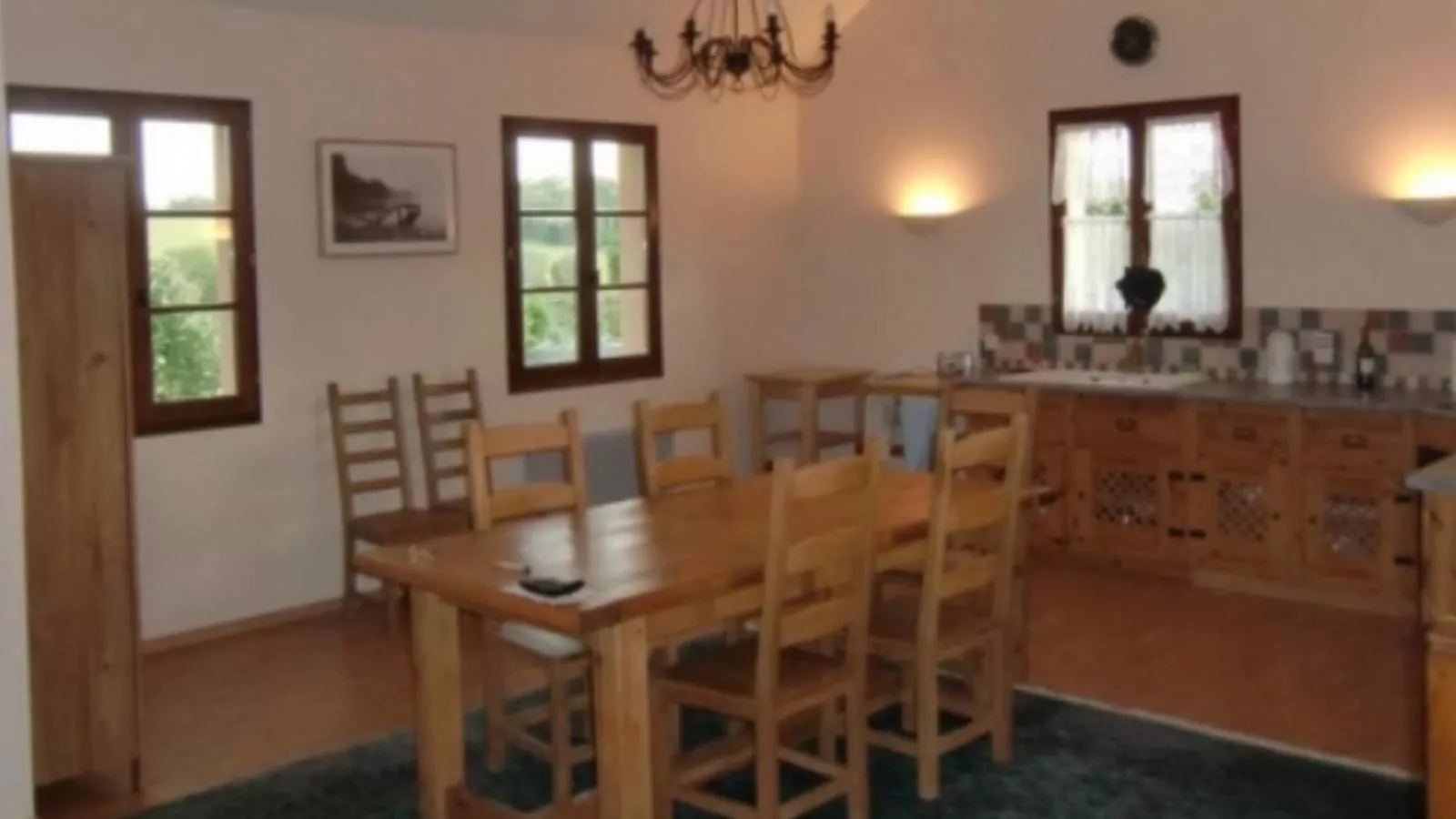 Maison Les Belles-Kitchen