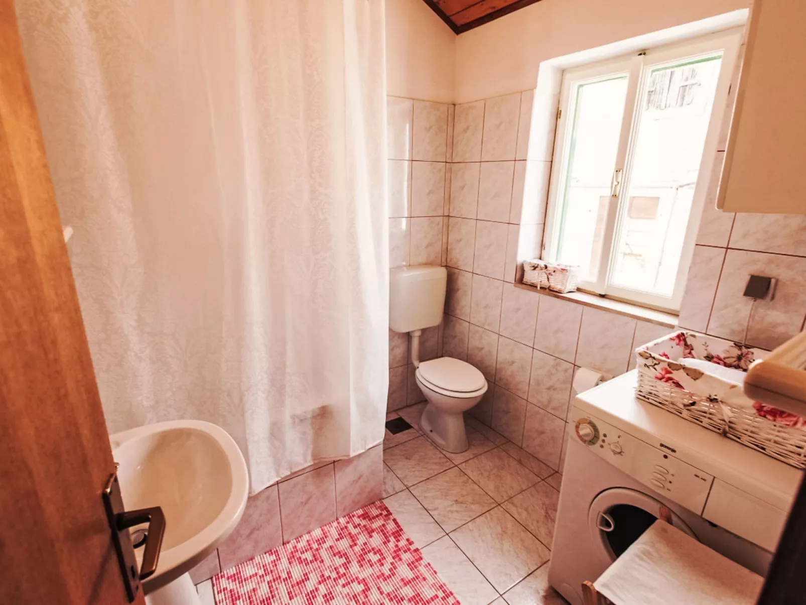 Natura with private pool - Inside