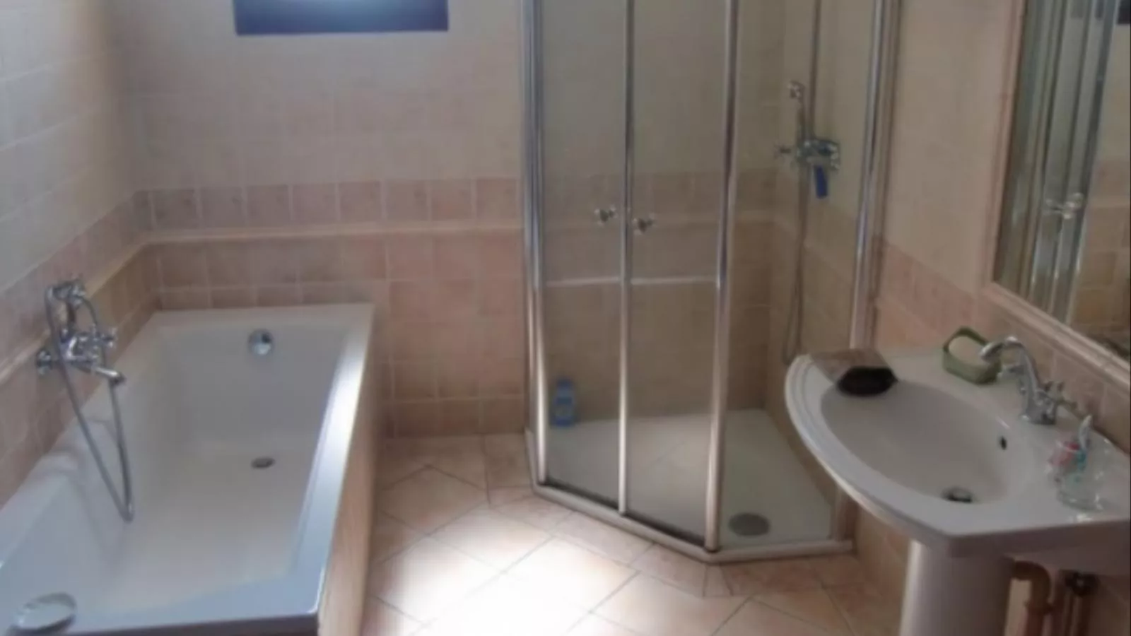 Maison Les Belles-Bathroom