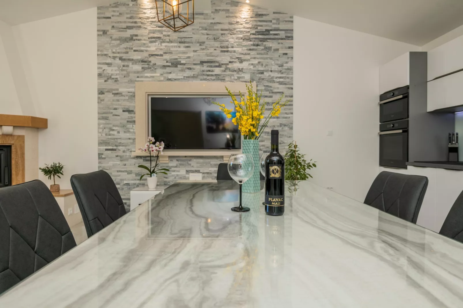 Holiday Home Maslina - Dining room