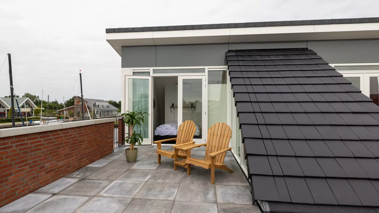 Lakehouse I-Terrace balcony