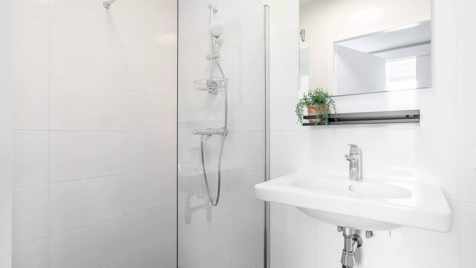 Lakehouse I-Bathroom