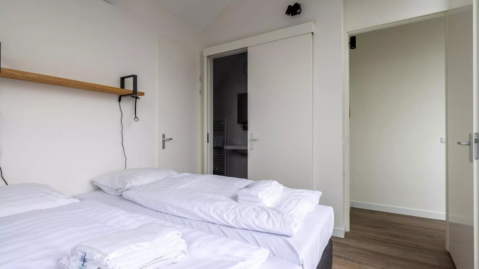 Lakehouse I-Bedroom
