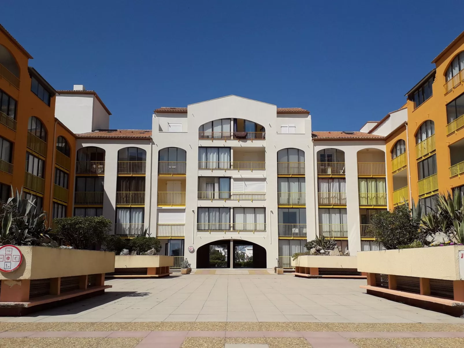 Palm Beach - Outside