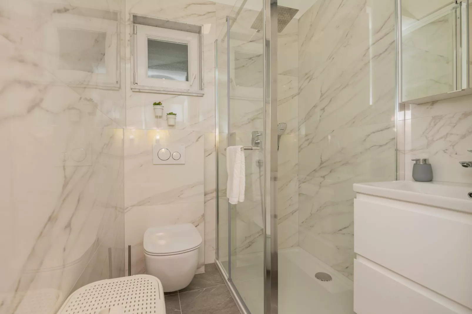 Holiday Home Maslina - Bathroom