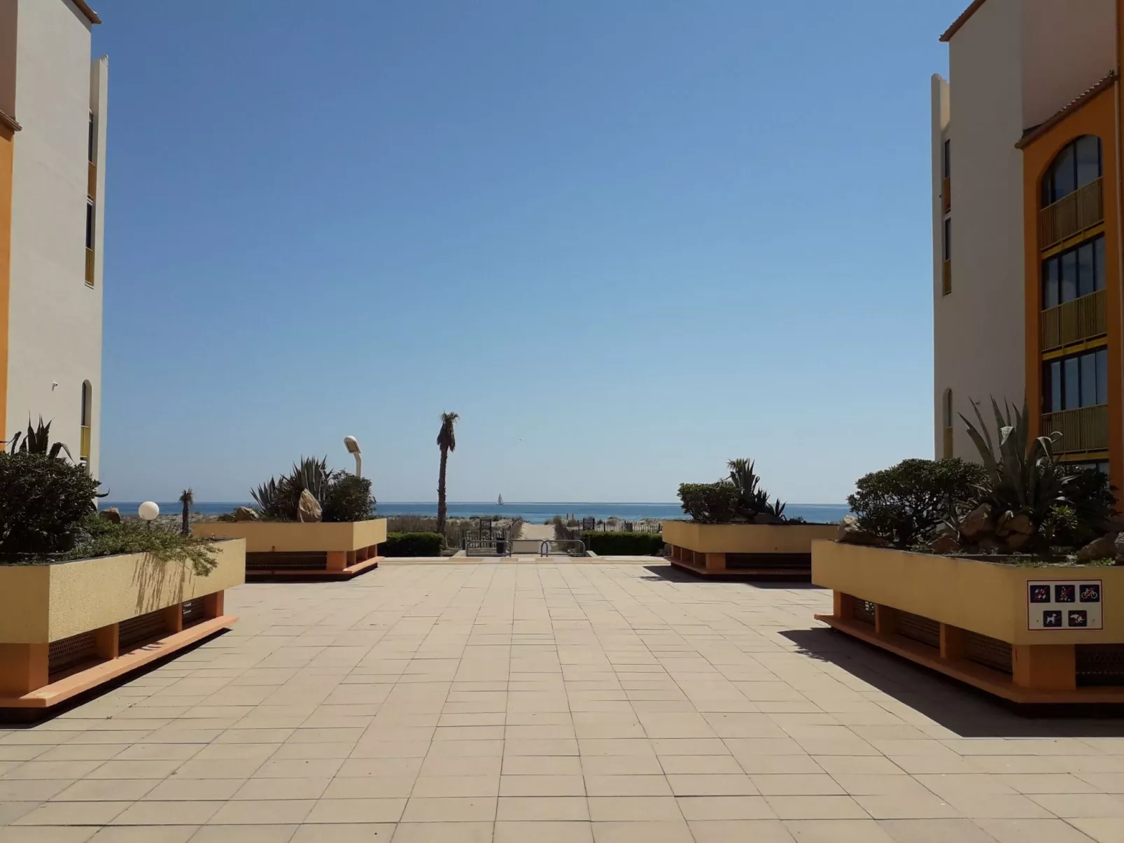 Palm Beach - Outside