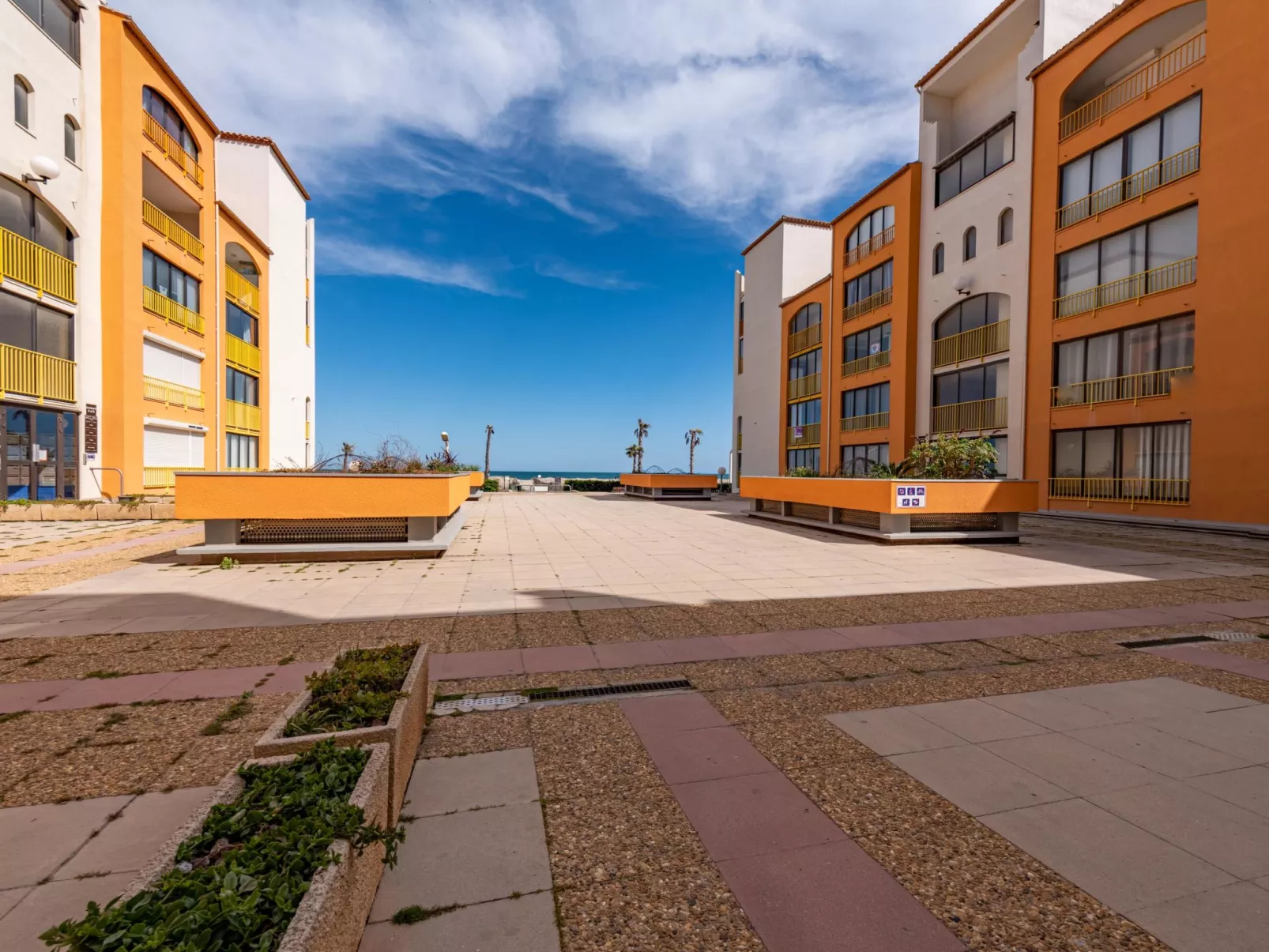 Palm Beach - Outside