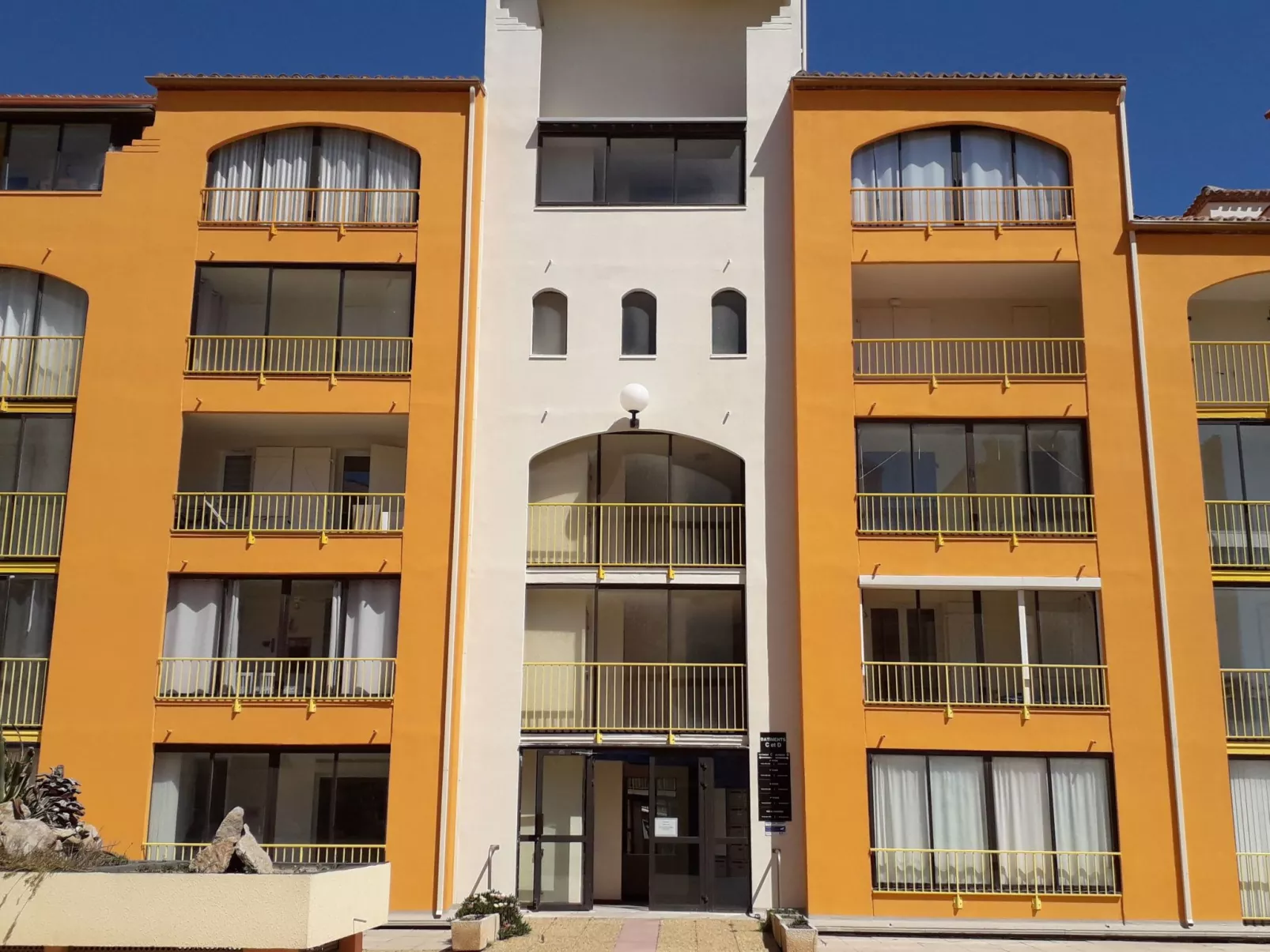 Palm Beach - Outside