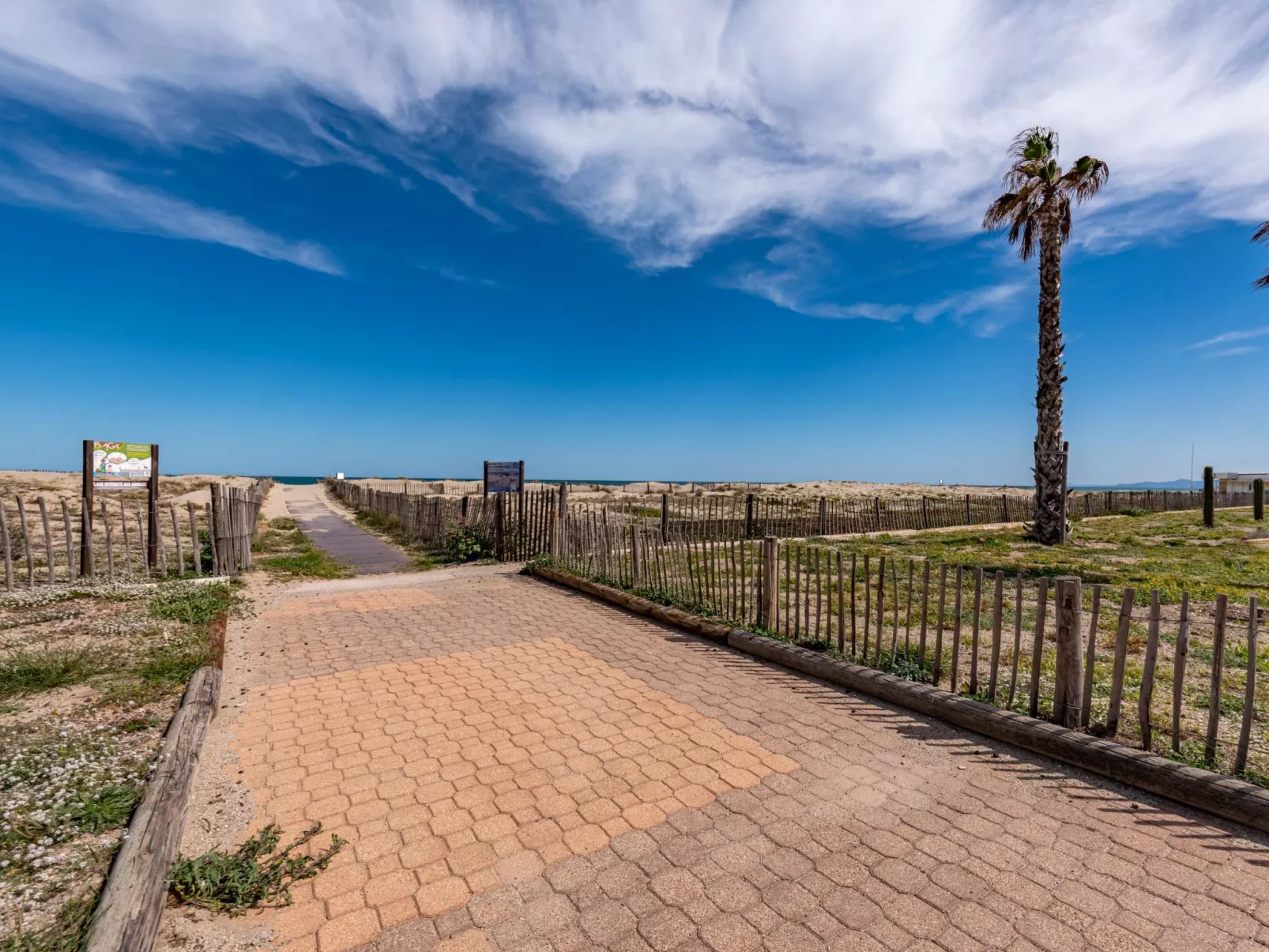 Palm Beach - Outside