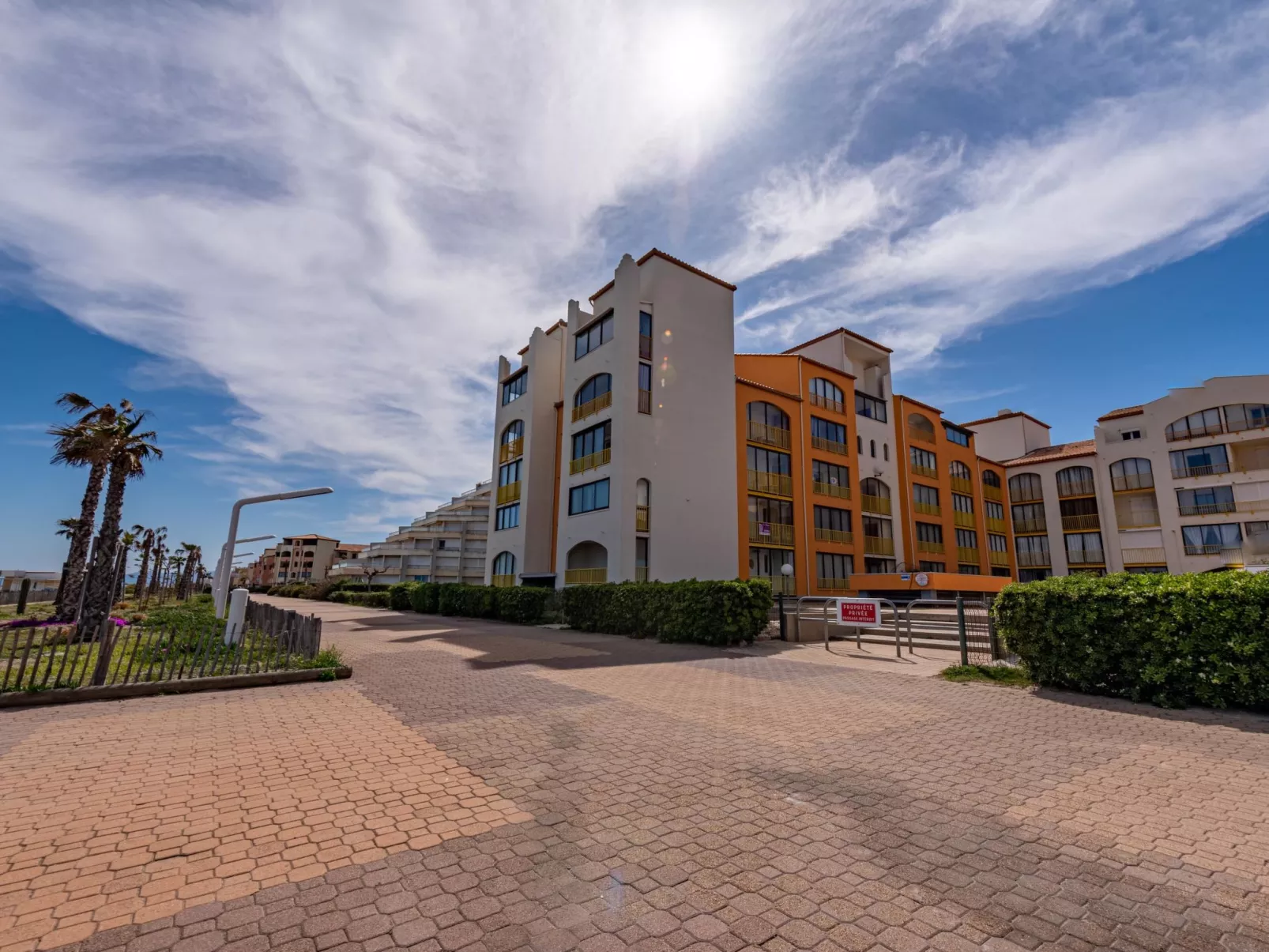 Palm Beach - Outside