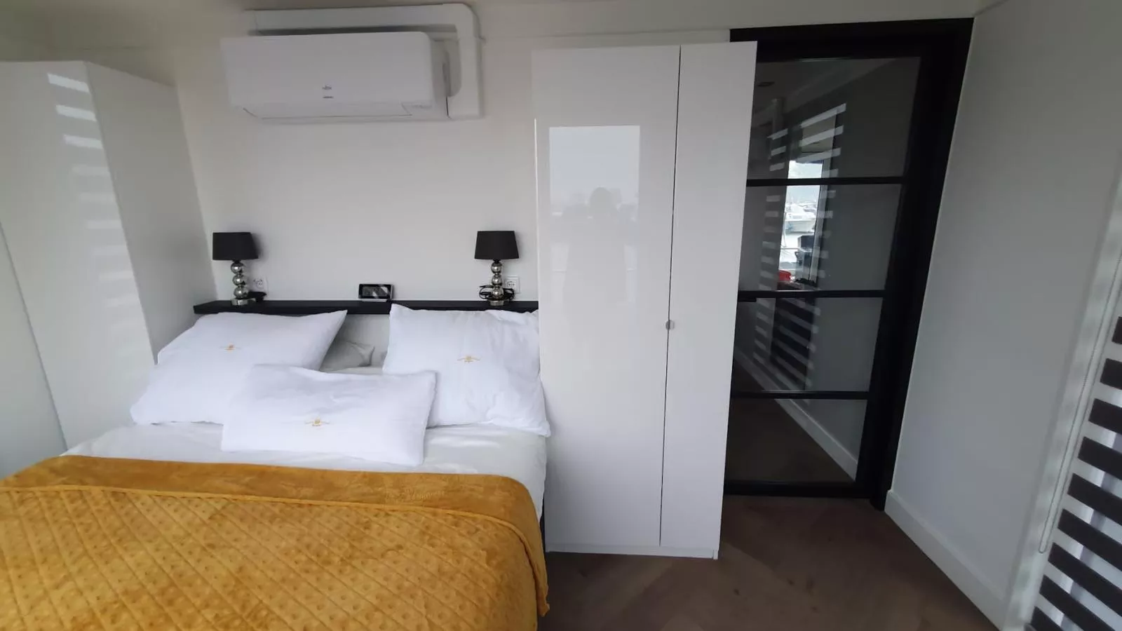 The Queen-Bedroom