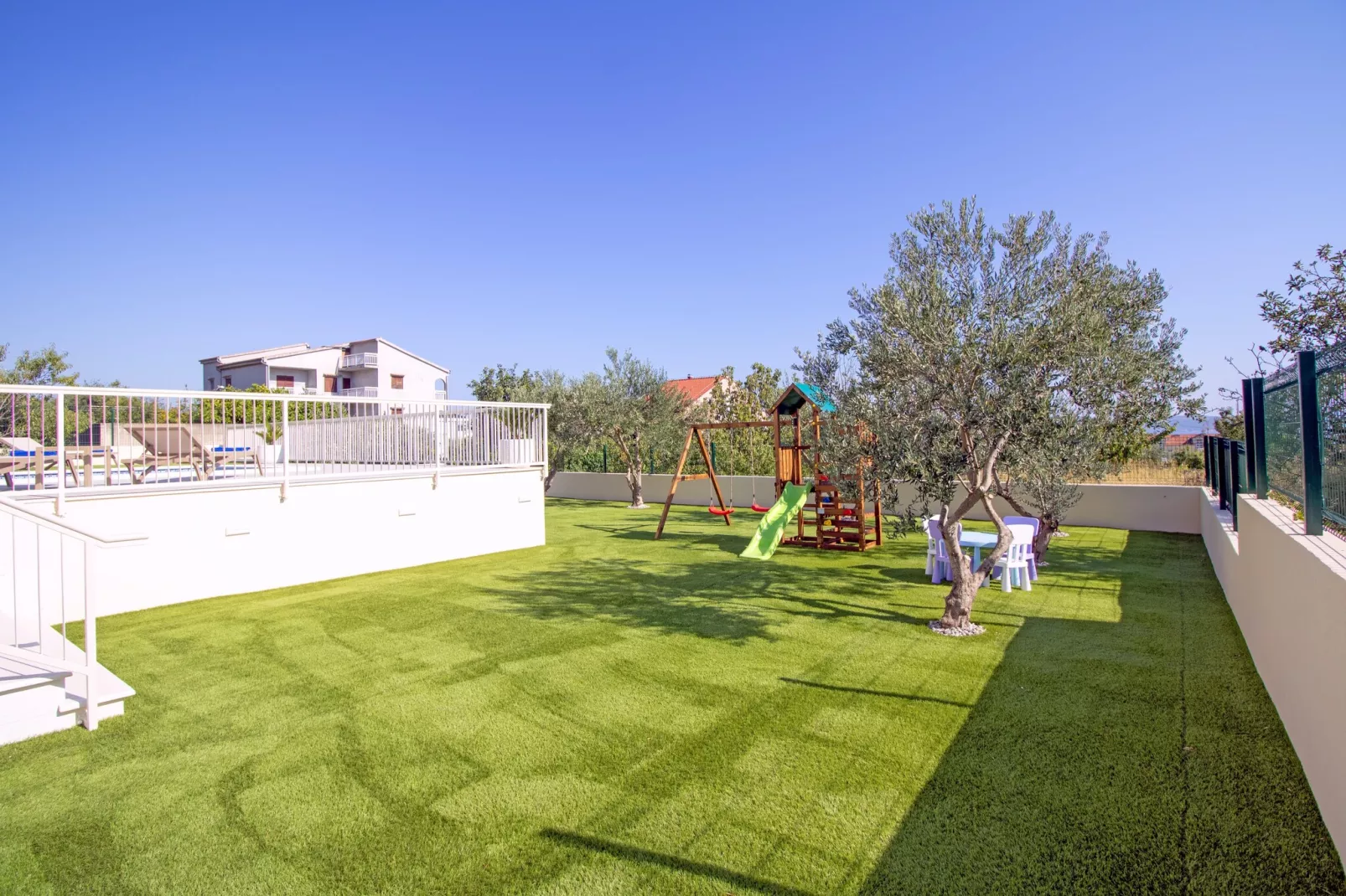 Villa Mood - Gardens in summer