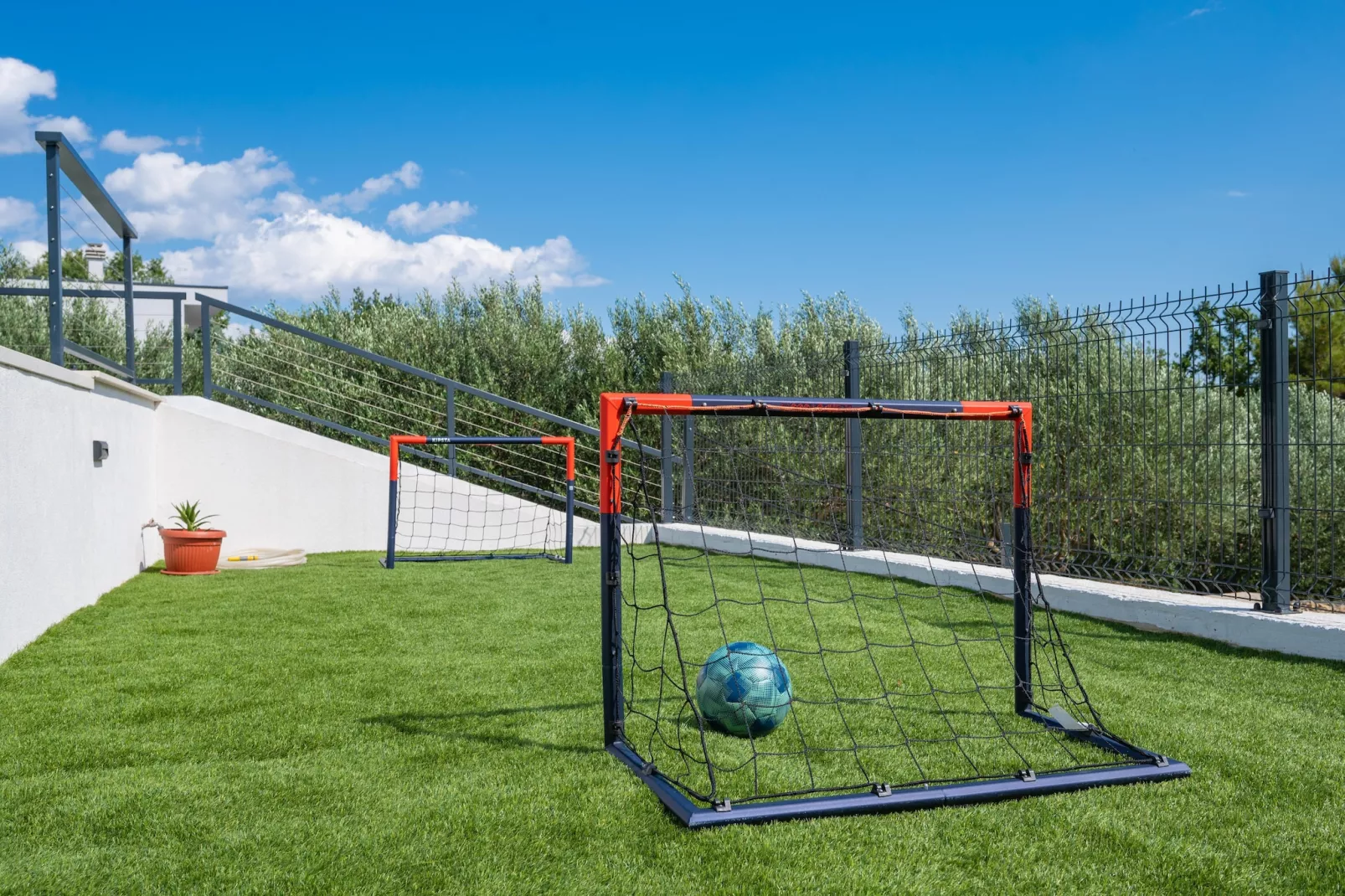 Villa Nacle - Gardens in summer